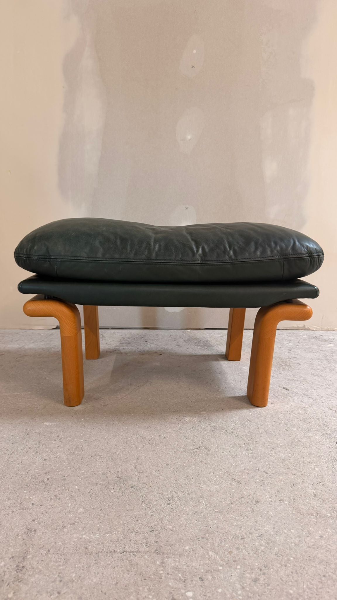 Dänischer skandinavischer Fusshocker Ottoman Teakholz Leder