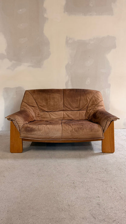 Brutalistisches 2er Sofa aus Leder und Teakholz aus den 70er