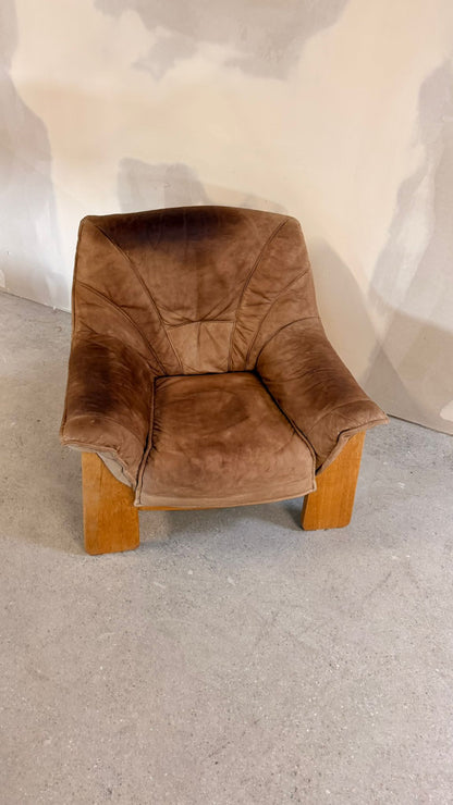 Brutalistischer Sessel aus Leder und Teakholz aus den 70er
