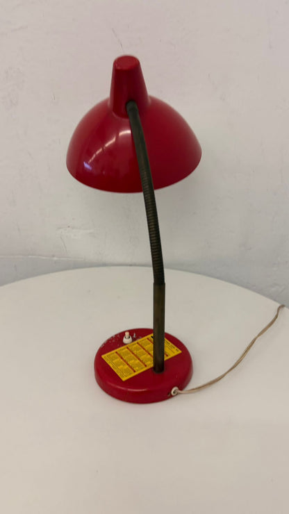 Retro Tischlampe aus den 60er Jahren im Bauhaus Stil