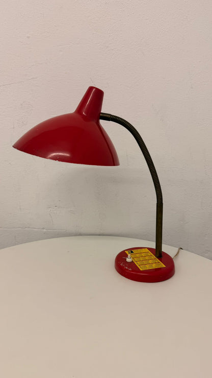 Retro Tischlampe aus den 60er Jahren im Bauhaus Stil