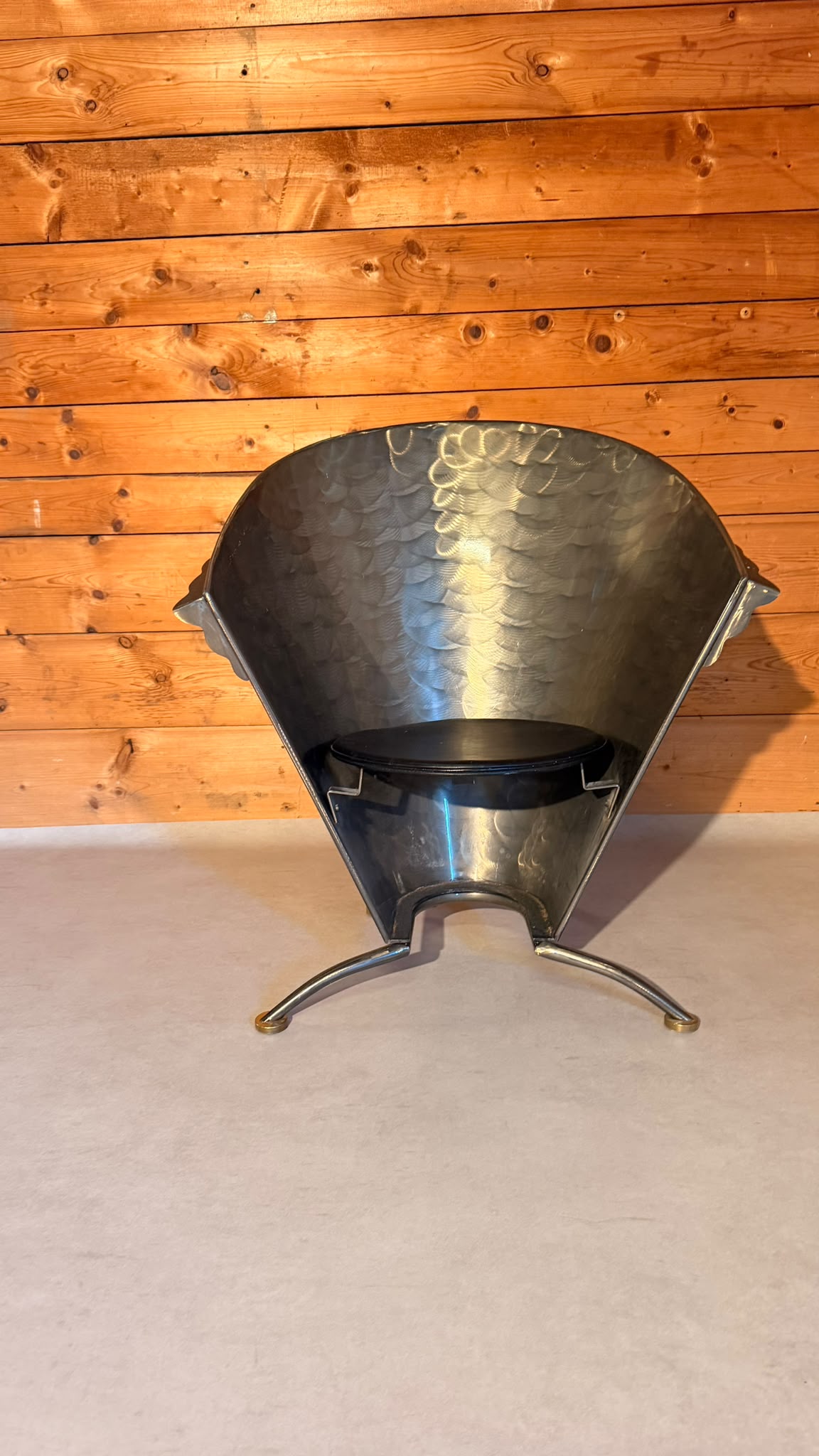Postmoderner skulpturaler Sessel von Steel Line aus den 80er