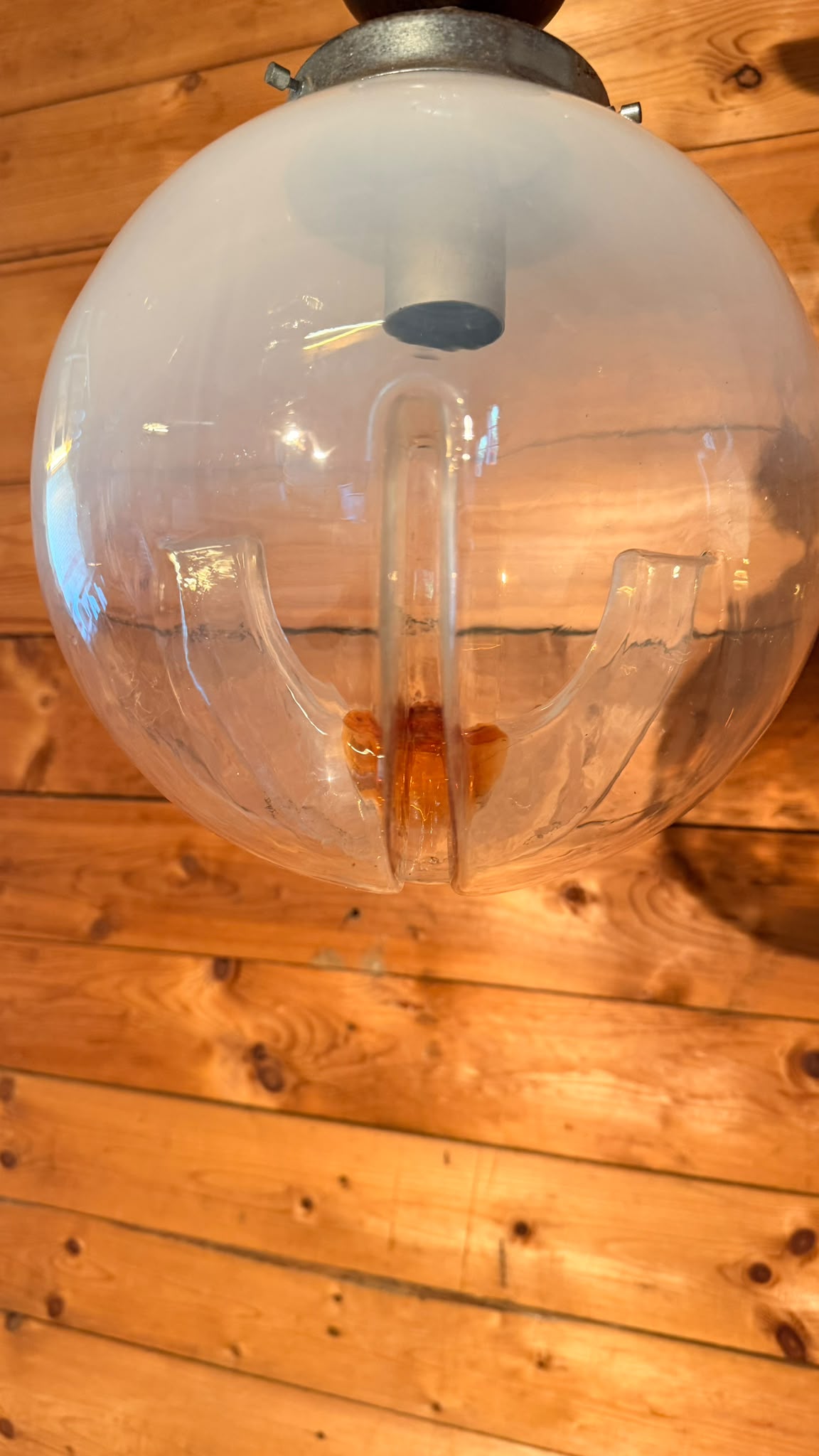 Italienische Mid-Century Hängelampe Opalglas Holz Kugellampe