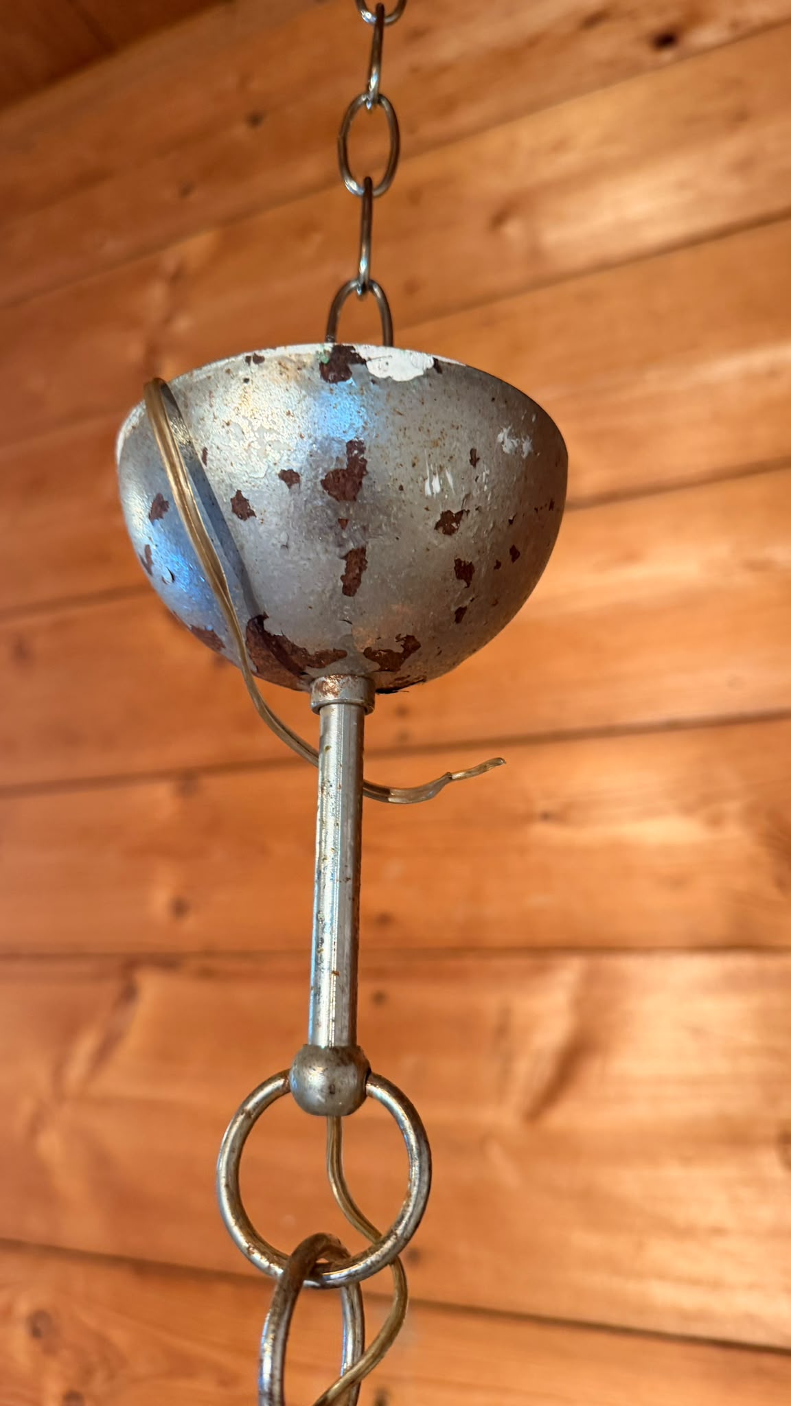 Italienische Mid-Century Hängelampe Opalglas Holz Kugellampe