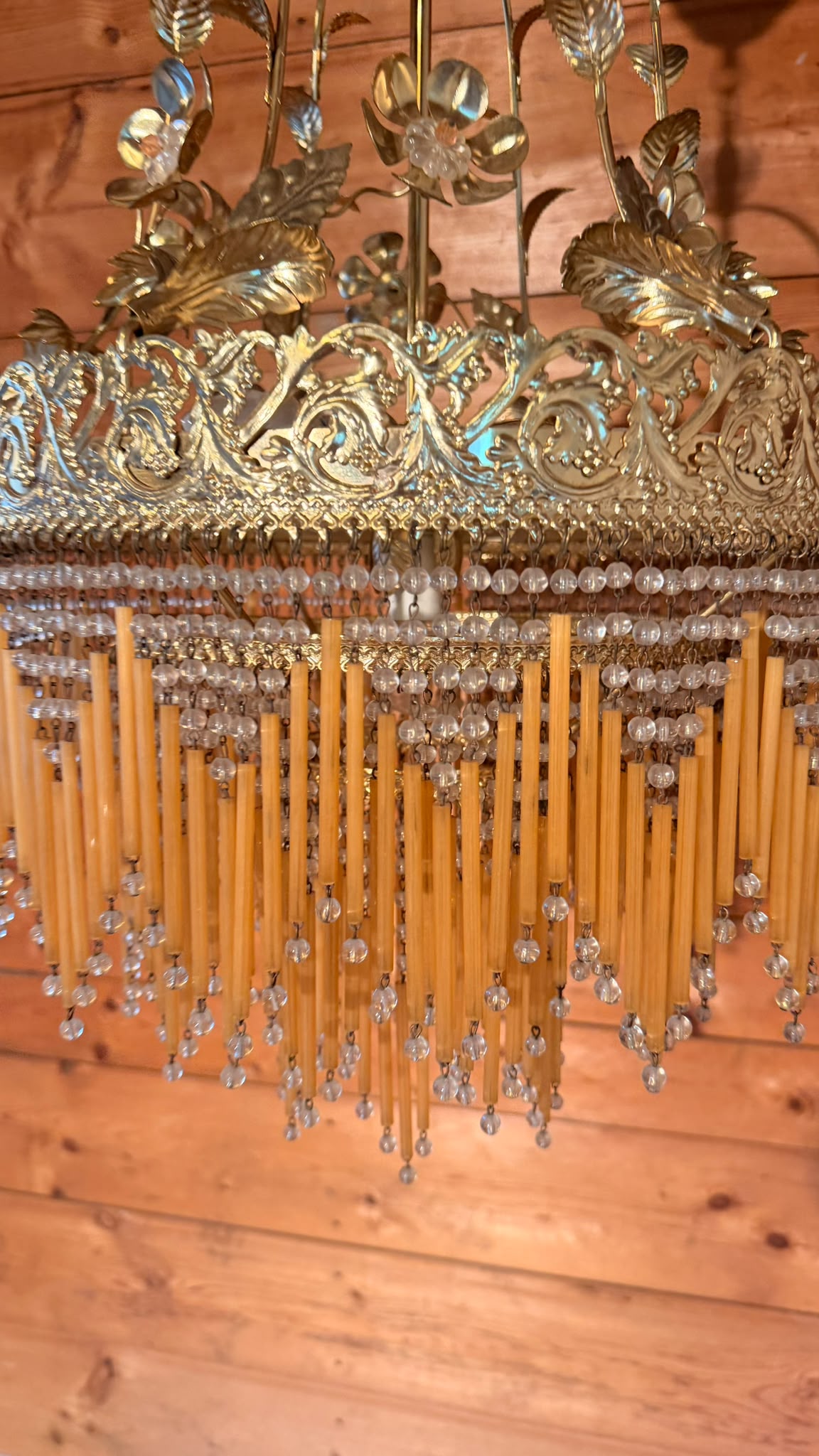 Italienischer Kronleuchter mit Kristallbehang und Messing