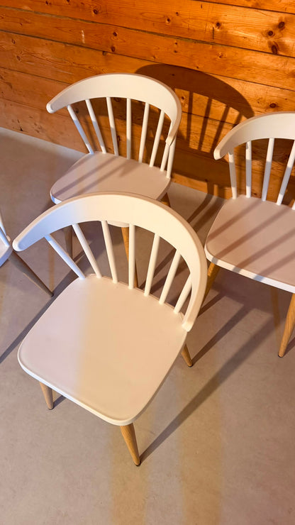 4 Stühle im skandinavischen Windsor Stil, Sprossenstühle