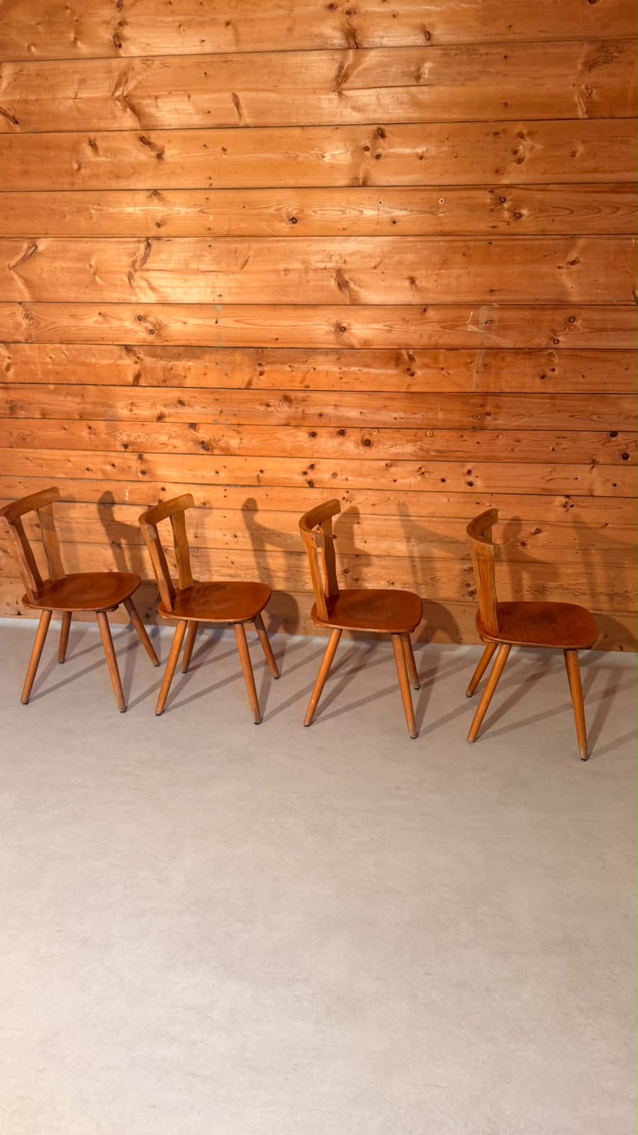 4 Vintage Holzstühle im Landhausstil Schweizer Möbel