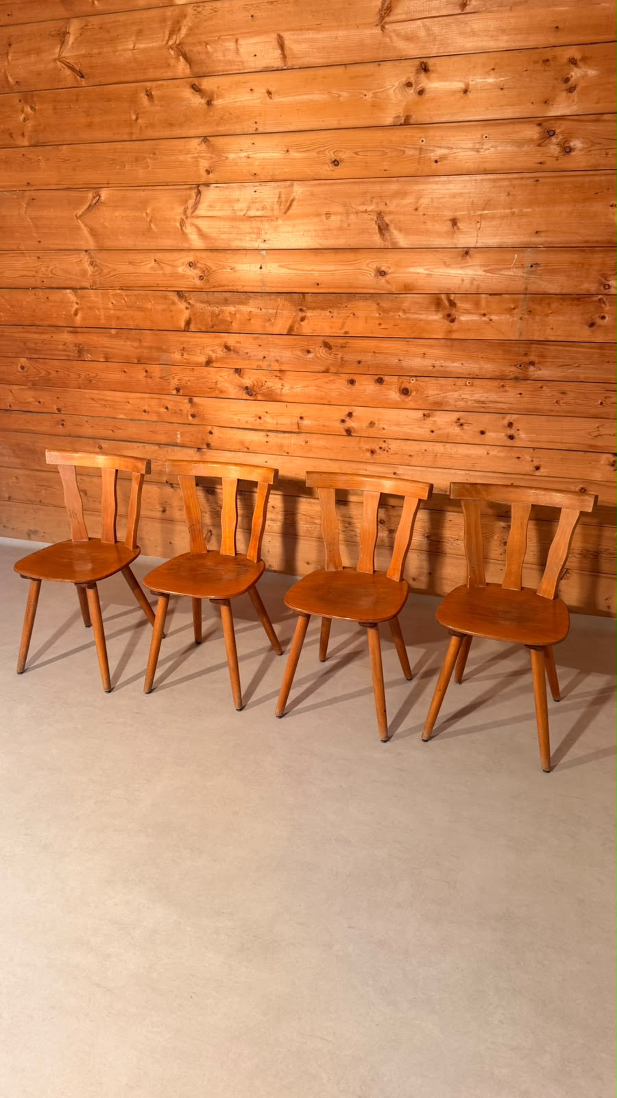 4 Vintage Holzstühle im Landhausstil Schweizer Möbel
