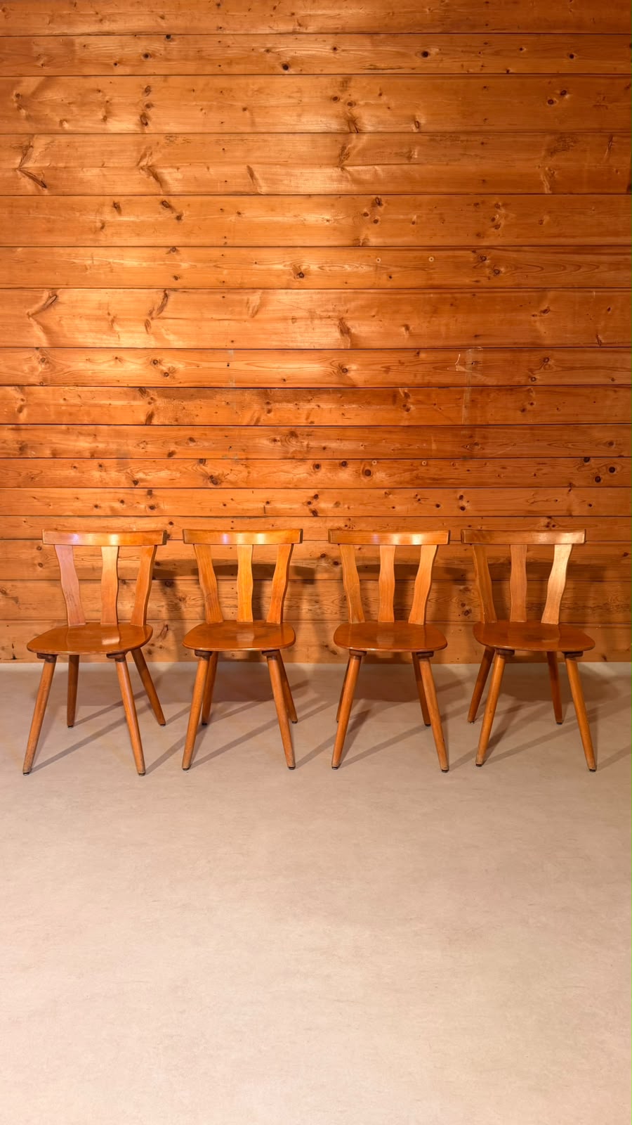 4 Vintage Holzstühle im Landhausstil Schweizer Möbel