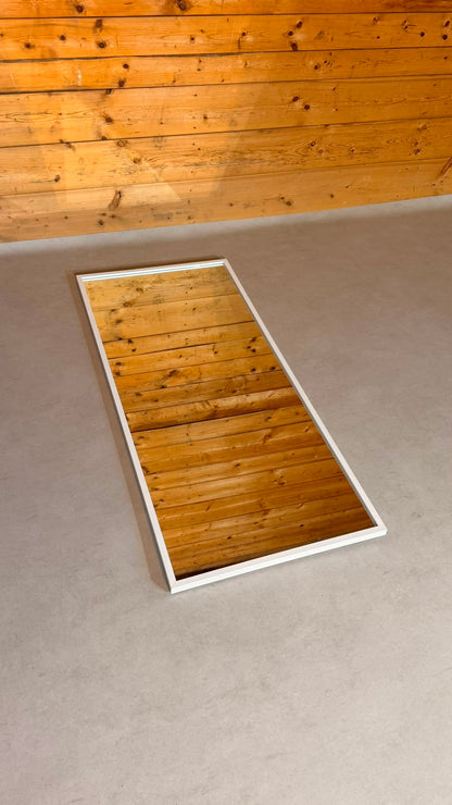 Spiegel mit weissem Rahmen, flexible Wandmontage