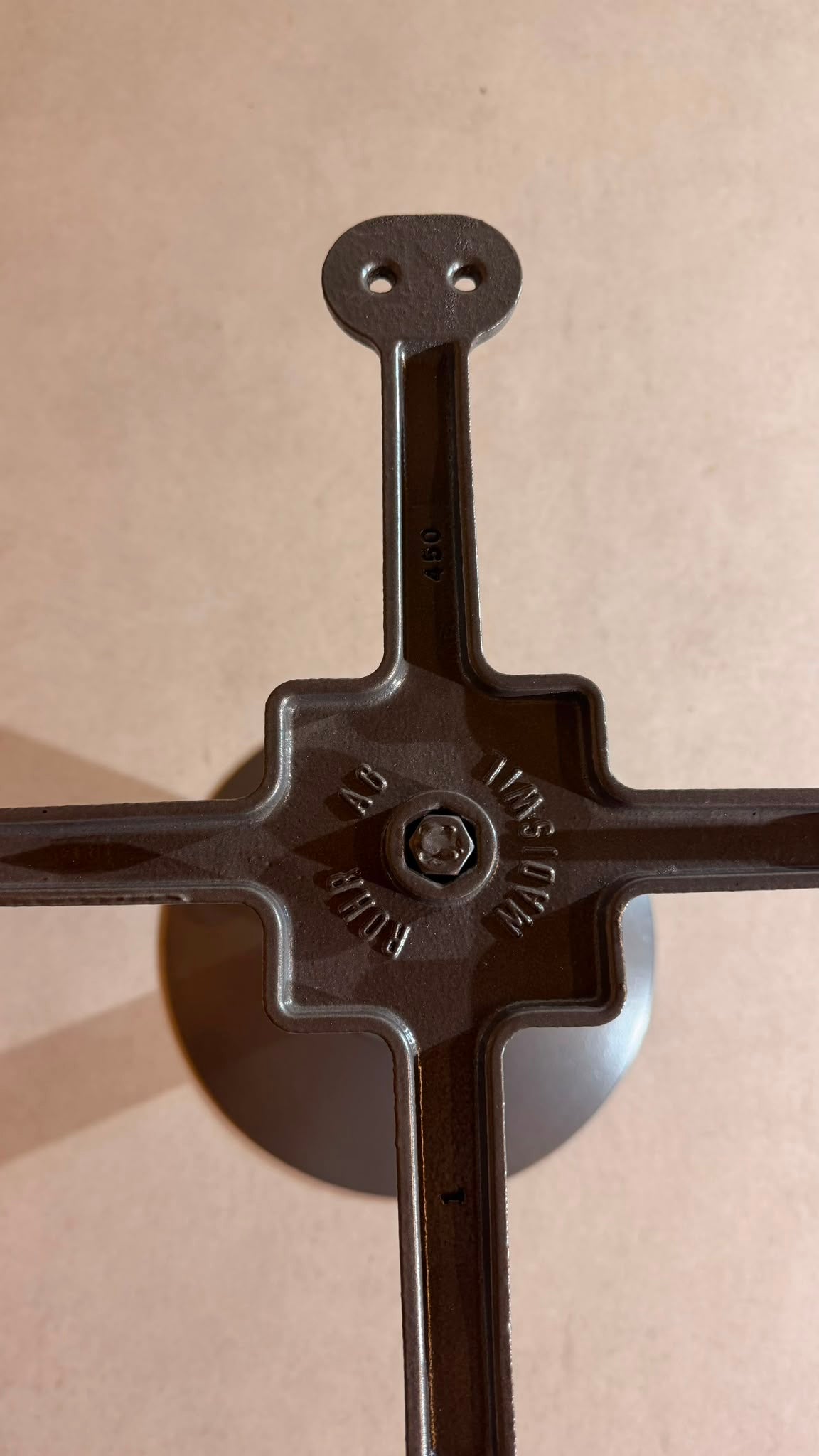 Quadratischer Tisch in grau von der Rohr AG Madiswil