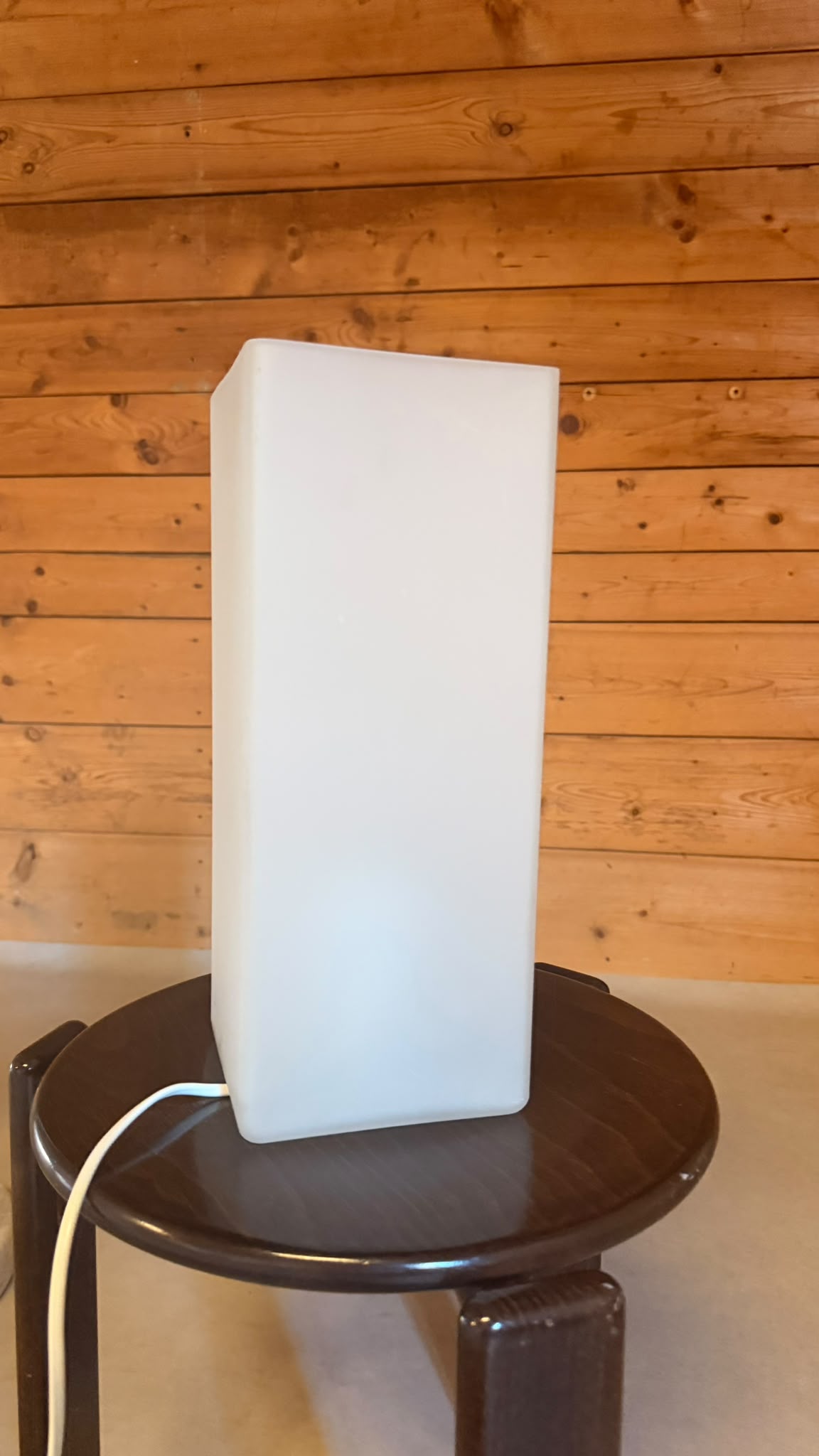 Design Tischleuchte aus Opalglas eckig satiniert Weiss