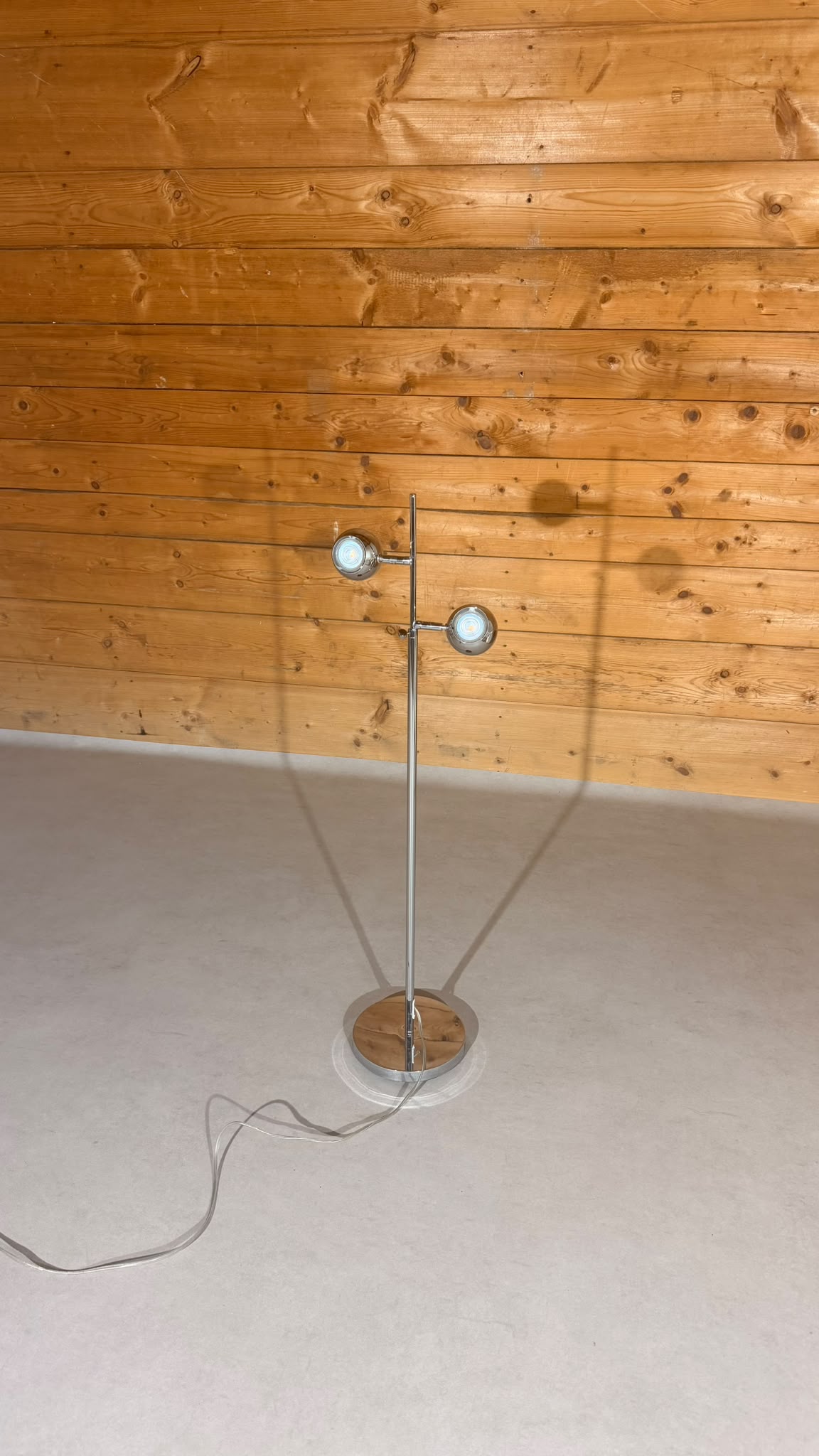 Space Age Design Stehlampe Chrom 2-flammig Kugelspots