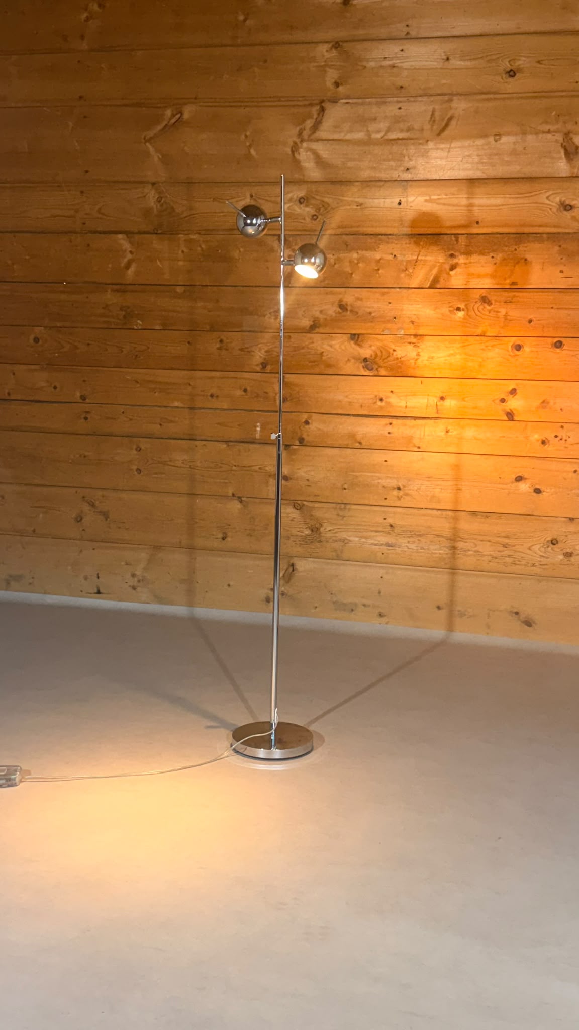 Space Age Design Stehlampe Chrom 2-flammig Kugelspots