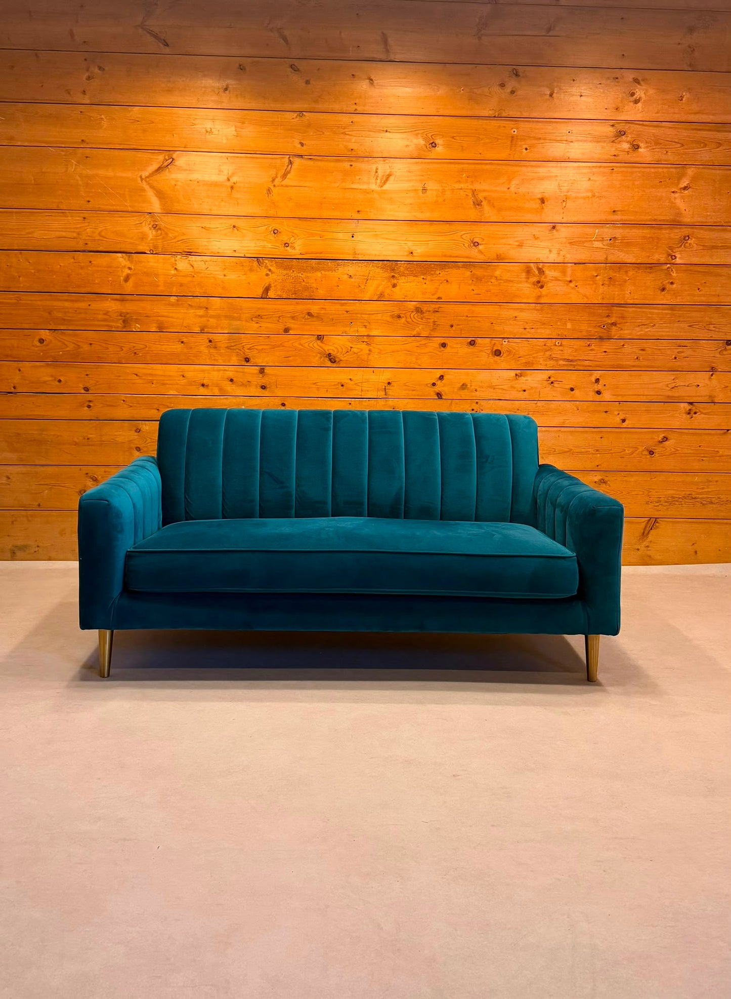 Elegantes 2-Sitzer Samt Sofa in Petrol goldene Metallfüsse