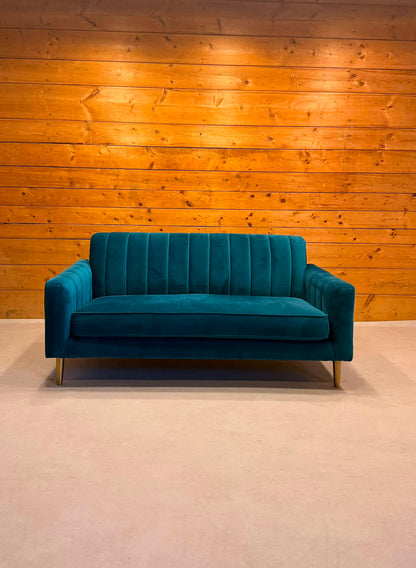 Elegantes 2-Sitzer Samt Sofa in Petrol goldene Metallfüsse