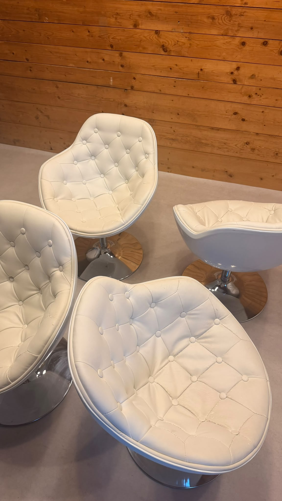 Drehbare Lounge Sessel Weiss Chrom im Space Age Stil