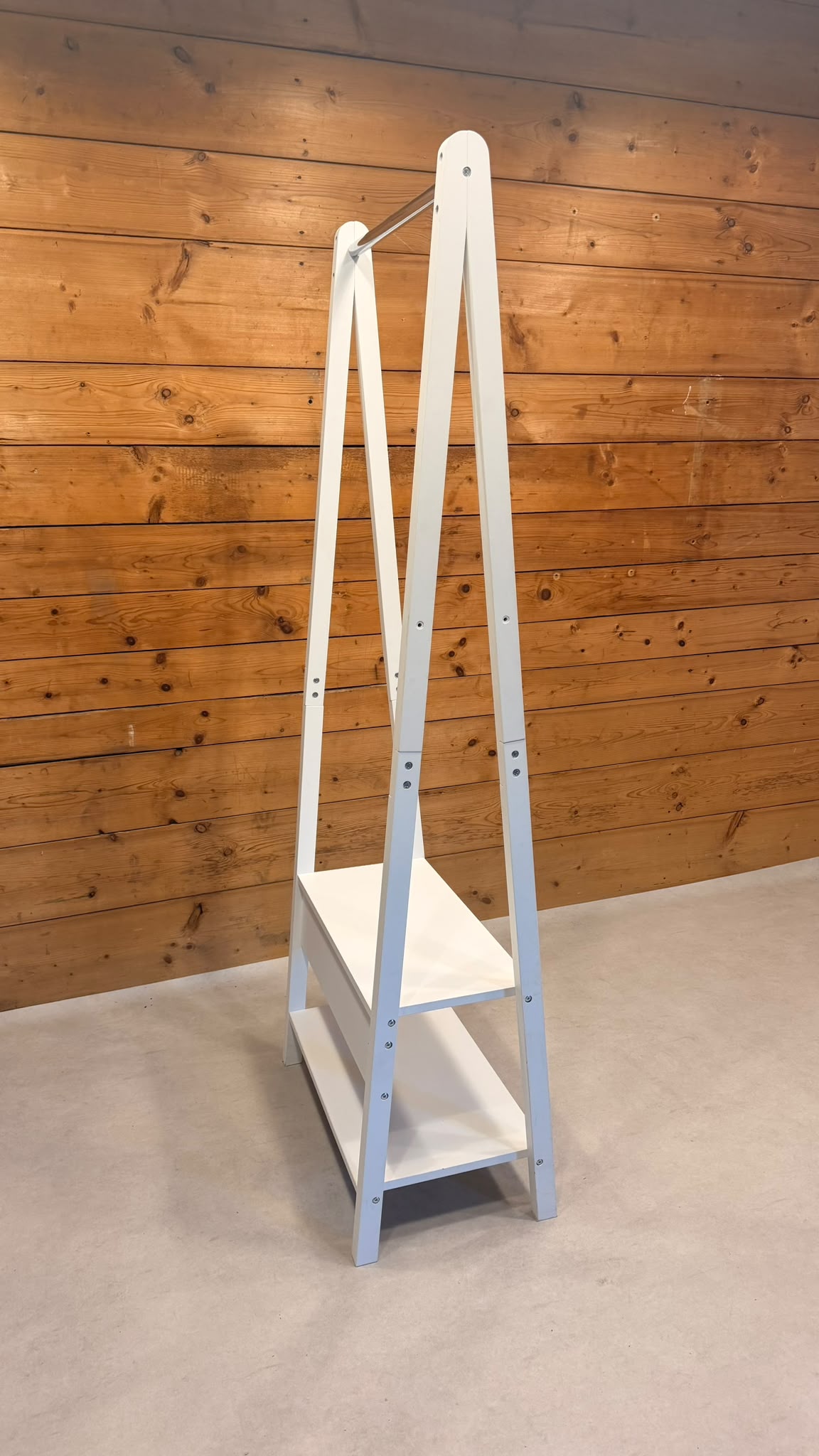 Offene Garderobe in Weiss mit Kleiderstange & Ablagen
