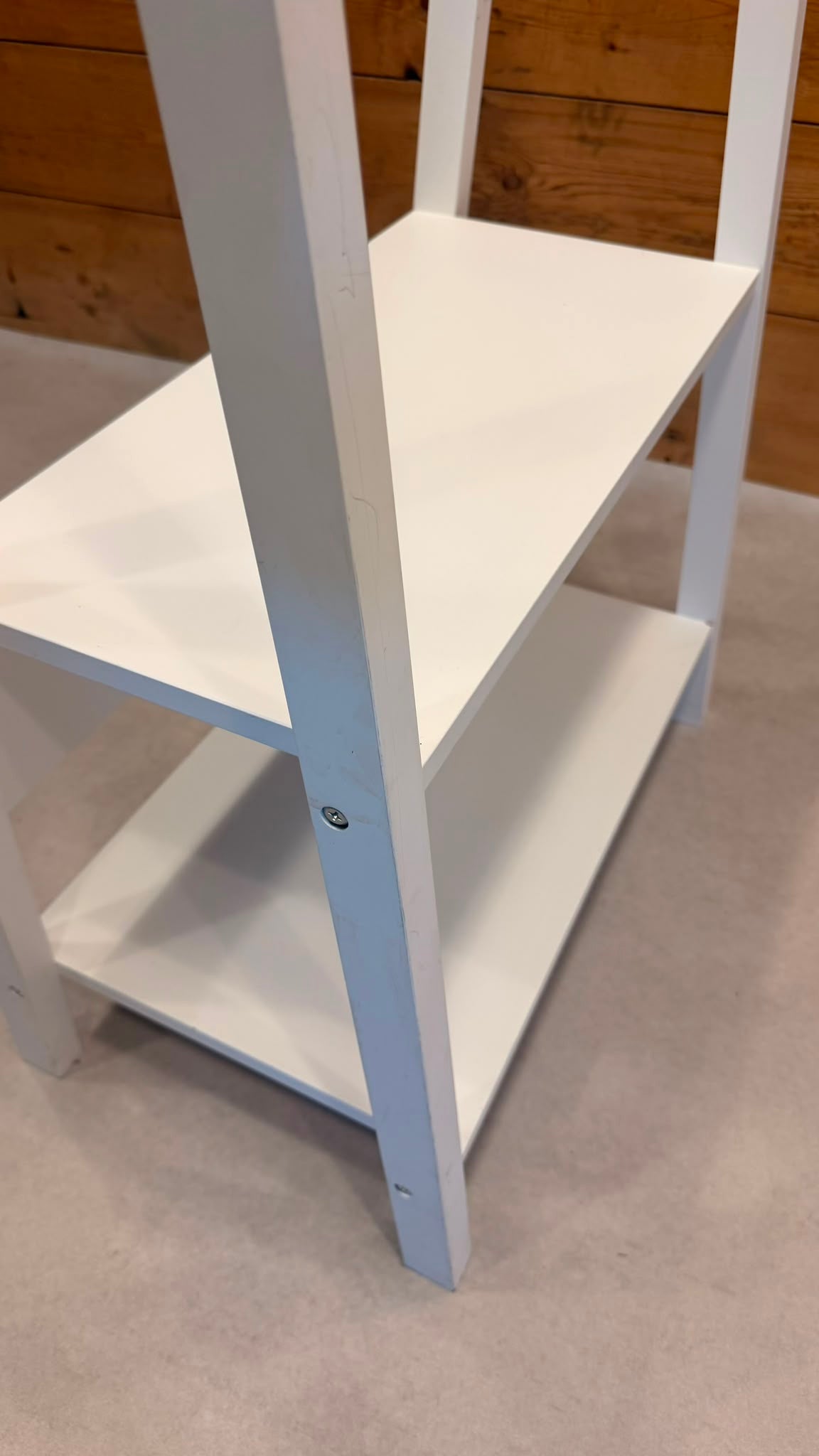 Offene Garderobe in Weiss mit Kleiderstange & Ablagen