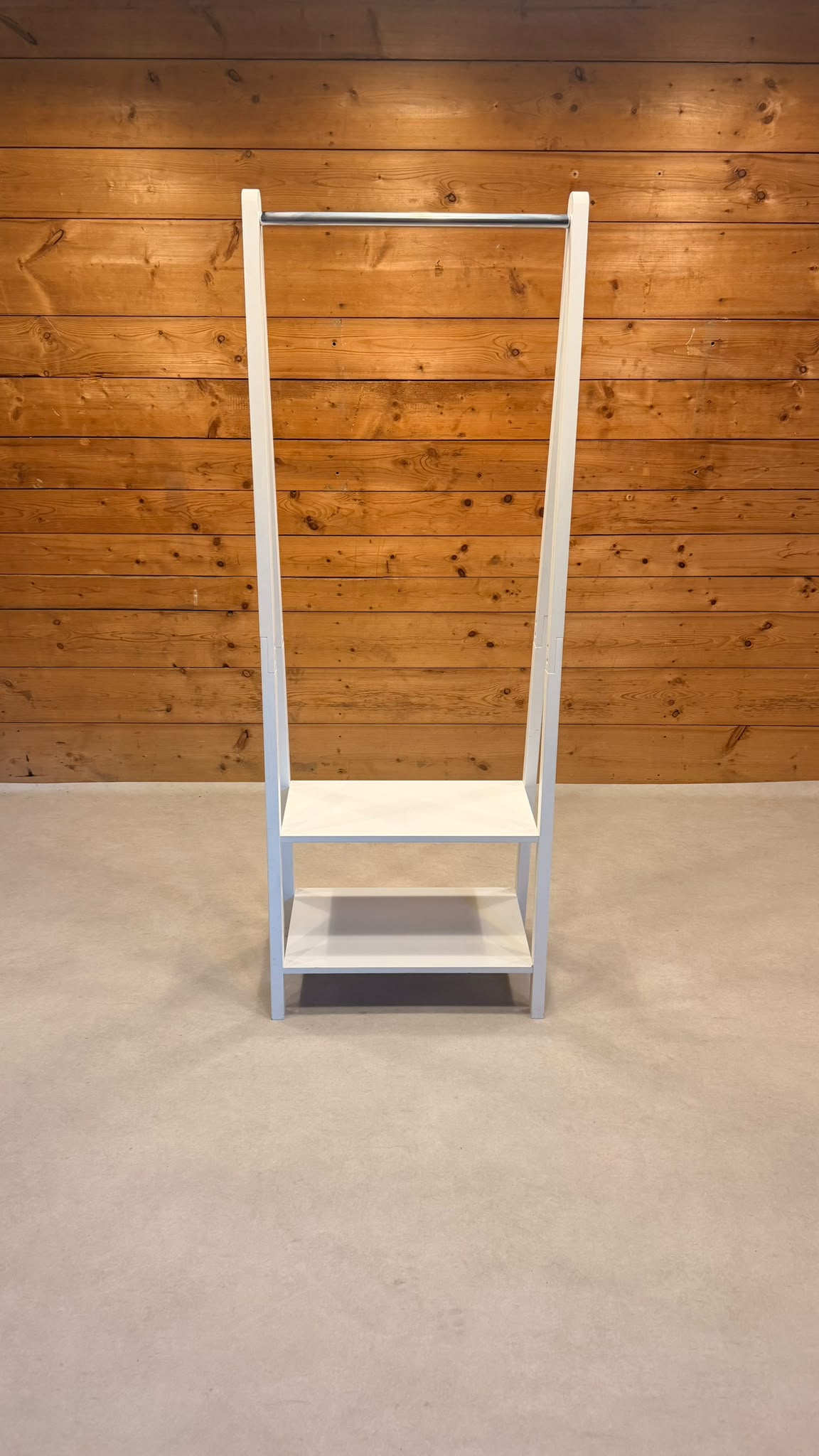 Offene Garderobe in Weiss mit Kleiderstange & Ablagen