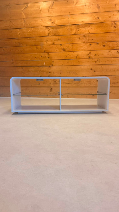 Design Lowboard auf Rollen in weiss mit Glasablage