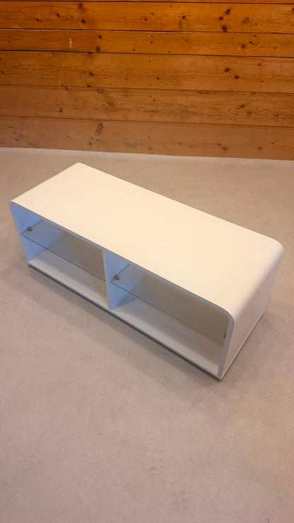 Design Lowboard auf Rollen in weiss mit Glasablage
