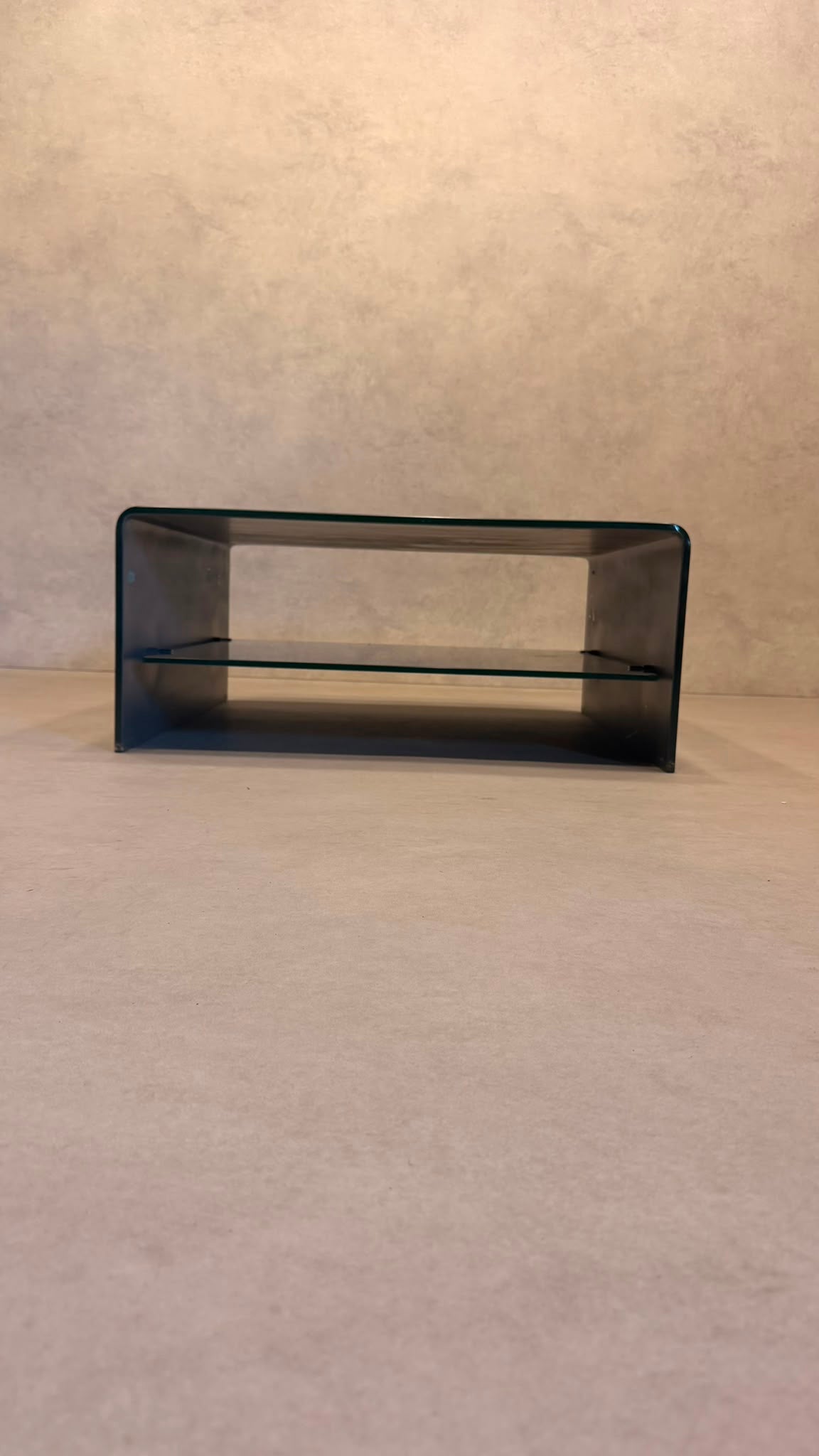 Couchtisch Coffee Table aus gebogenem getöntem Glas