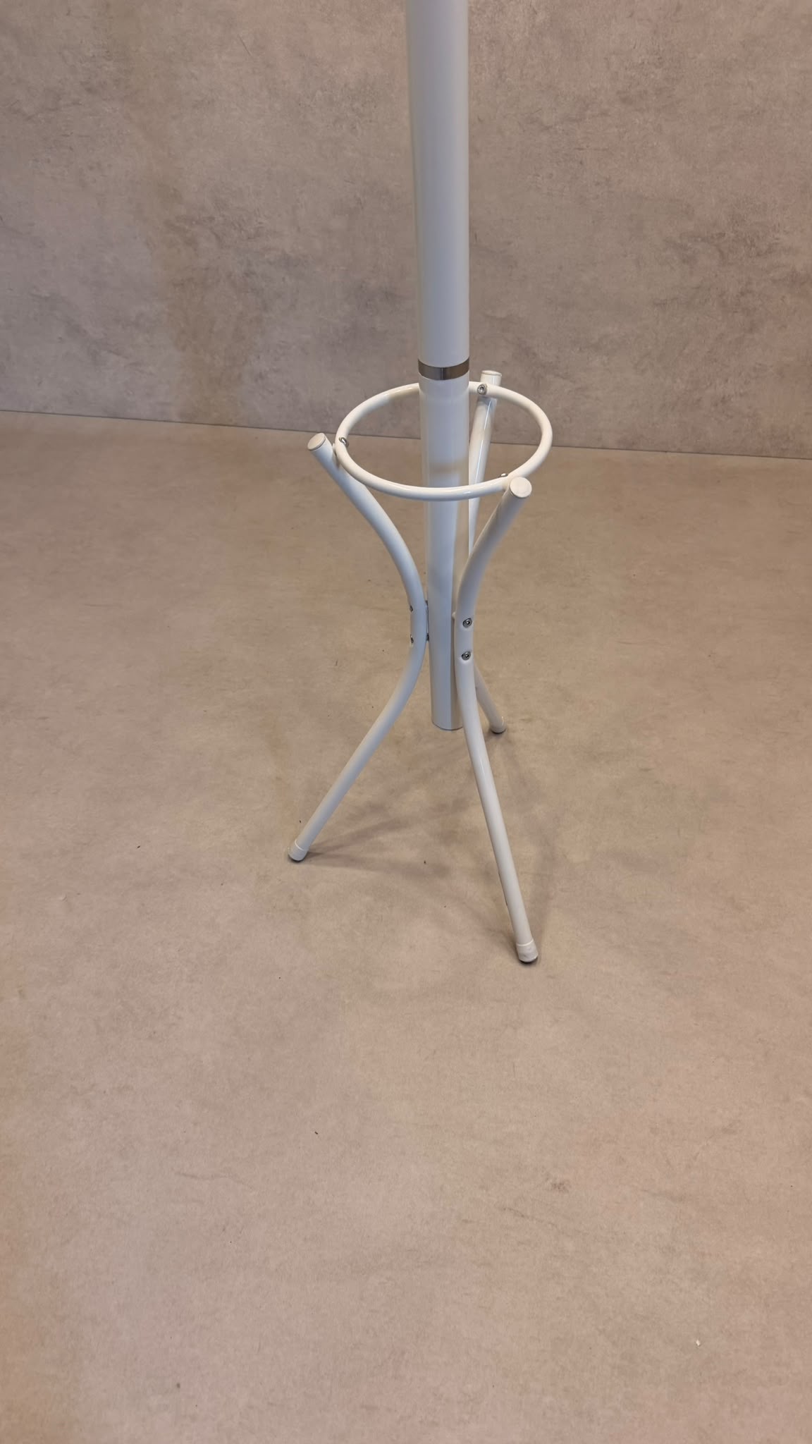 Garderobenständer aus Metall in Weiss