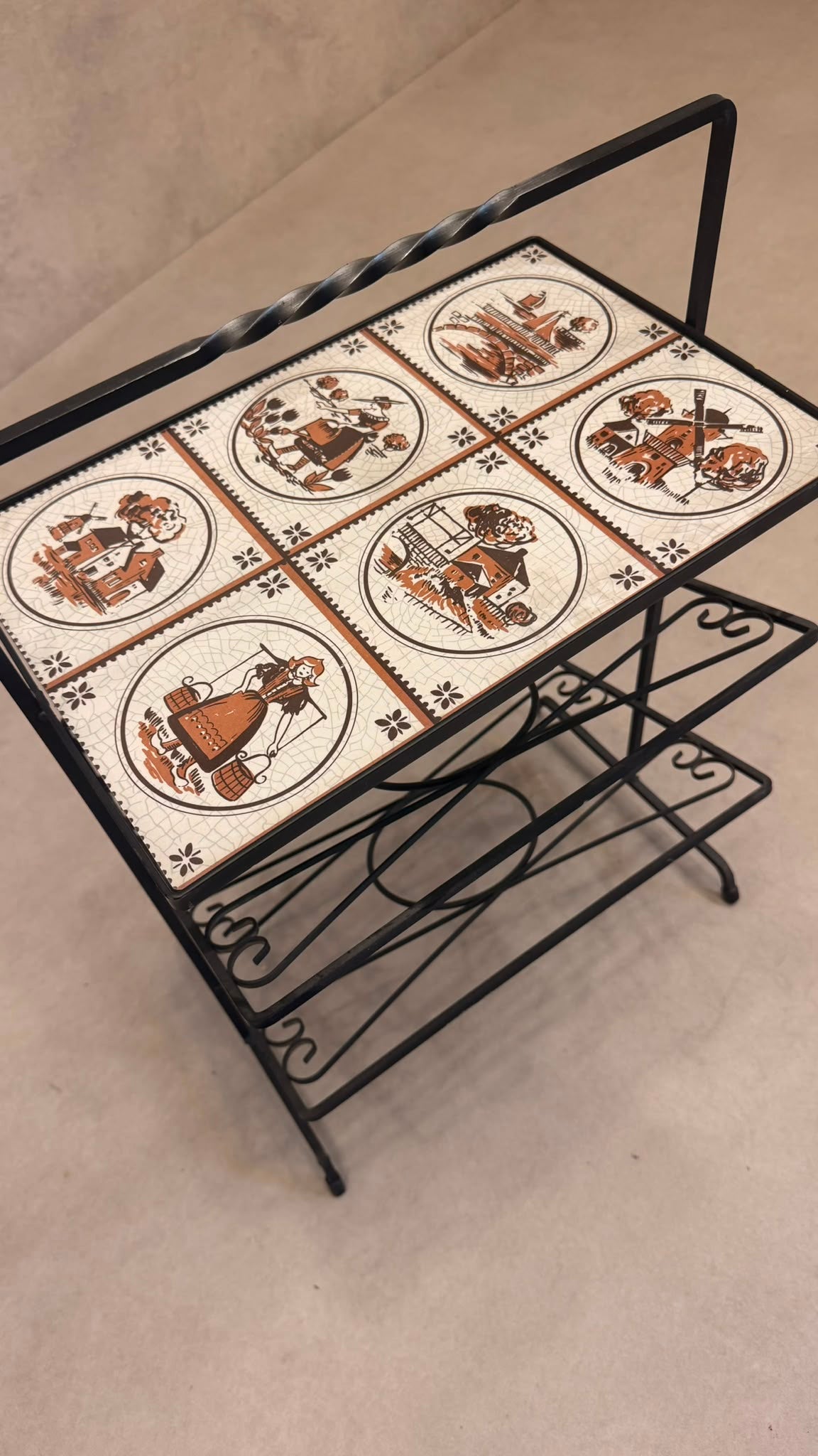 Kultiger Vintage-Zeitungsständer / Beistelltisch mit Resopal