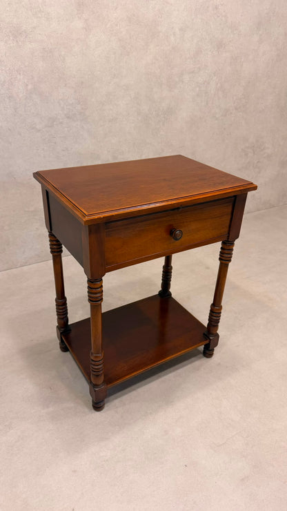 Vintage Beistelltisch Holz mit Schublade & Ablagefläche