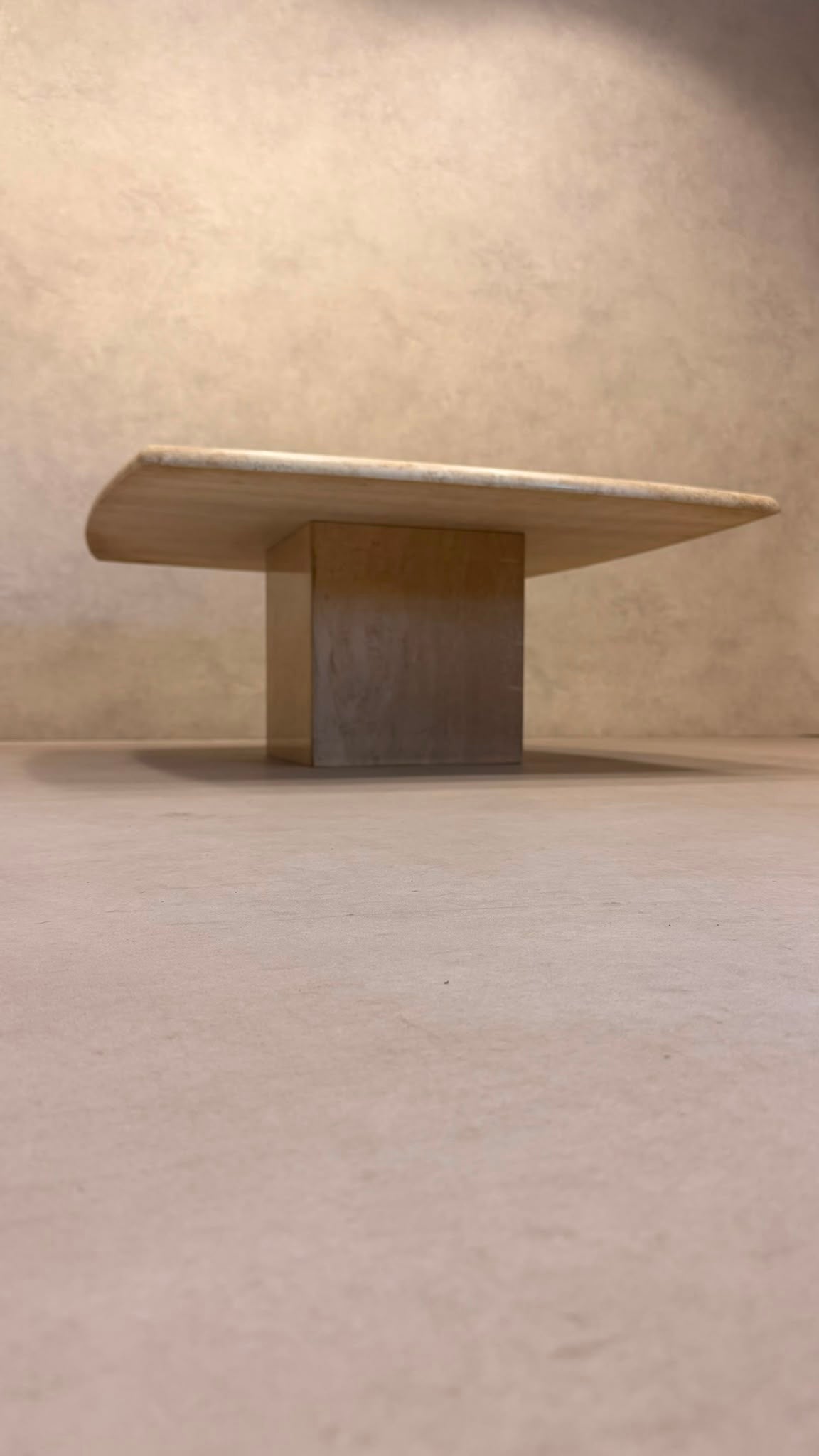 Italienischer vintage Travertin Couchtisch Coffee Table