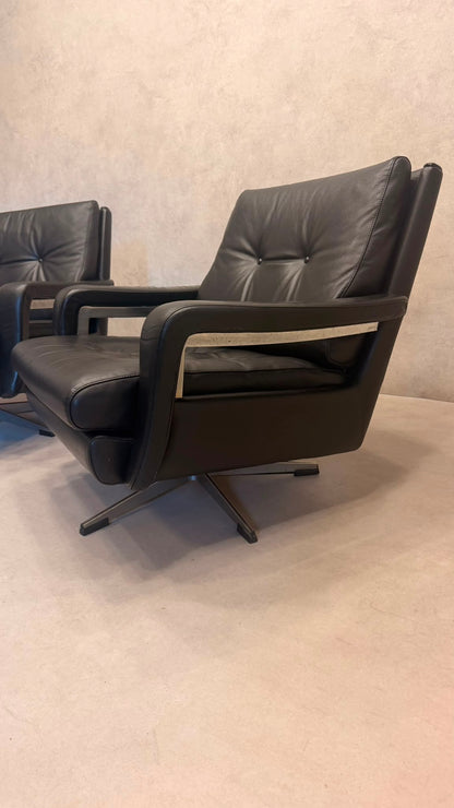 Vintage Sessel aus schwarzem Leder im Knoll-Stil