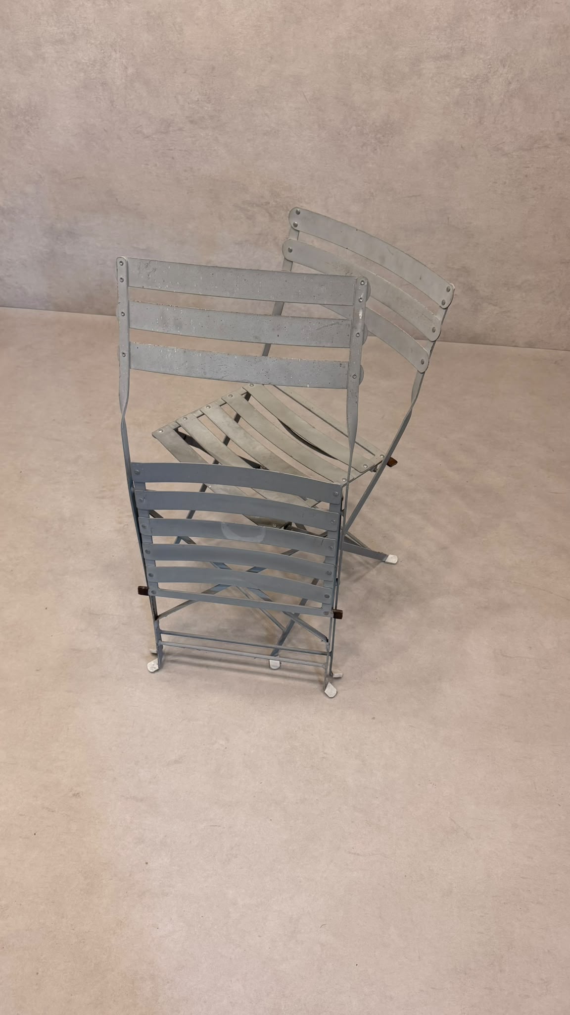 2er Set Bistro Garten Klappstühle aus Metall in Grau