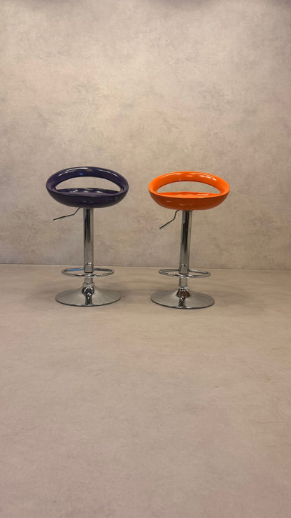 2er Set höhenverstellbare Barhocker im Space Age Design