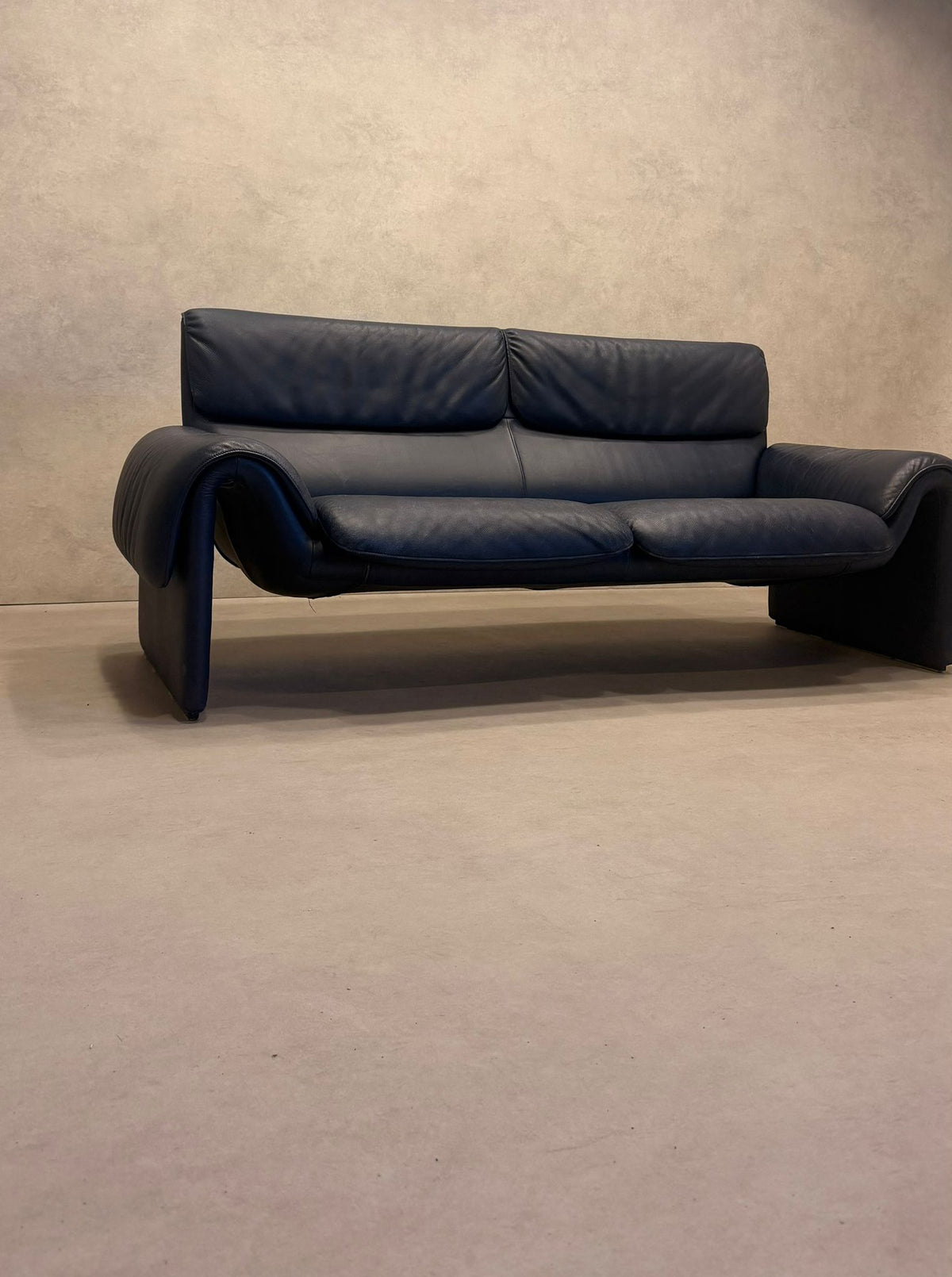 Blaues De Sede DS-2011 Sofa aus Leder 80er Jahre