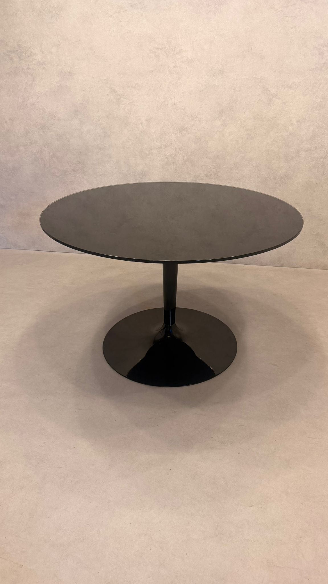 Design Tisch "Planet" mit Tulipfuss von Calligaris Italia