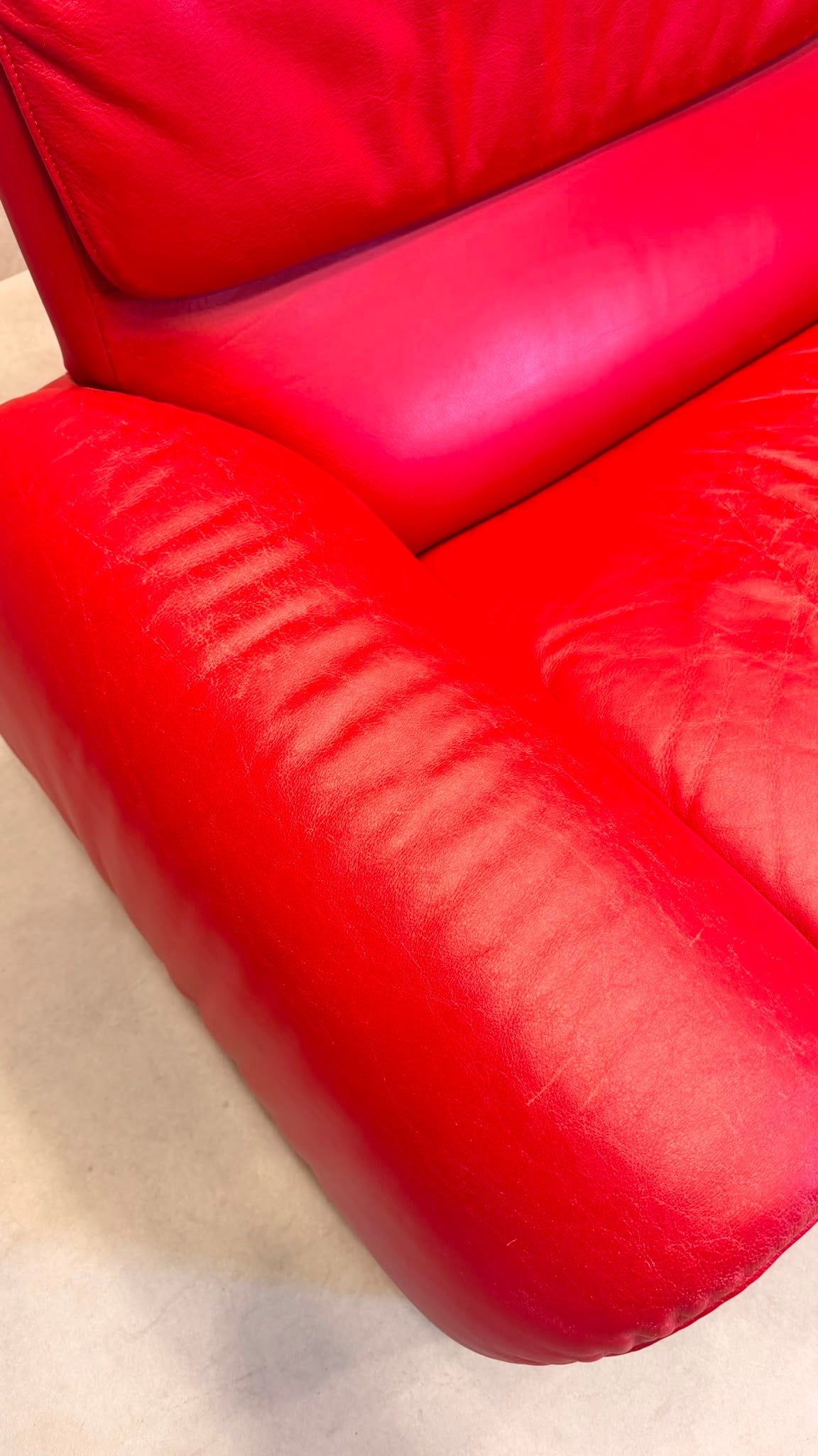 De Sede DS-2011 Ledersofa aus den 80`s in rot
