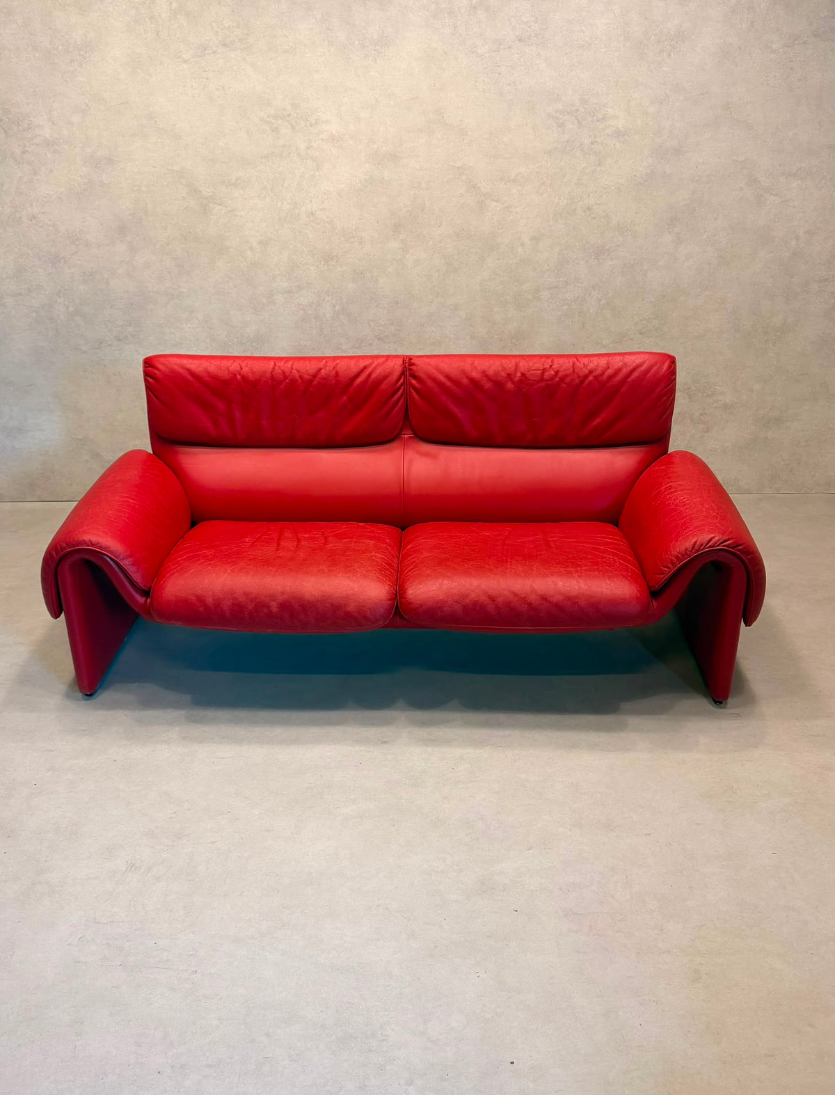 De Sede DS-2011 Ledersofa aus den 80`s in rot