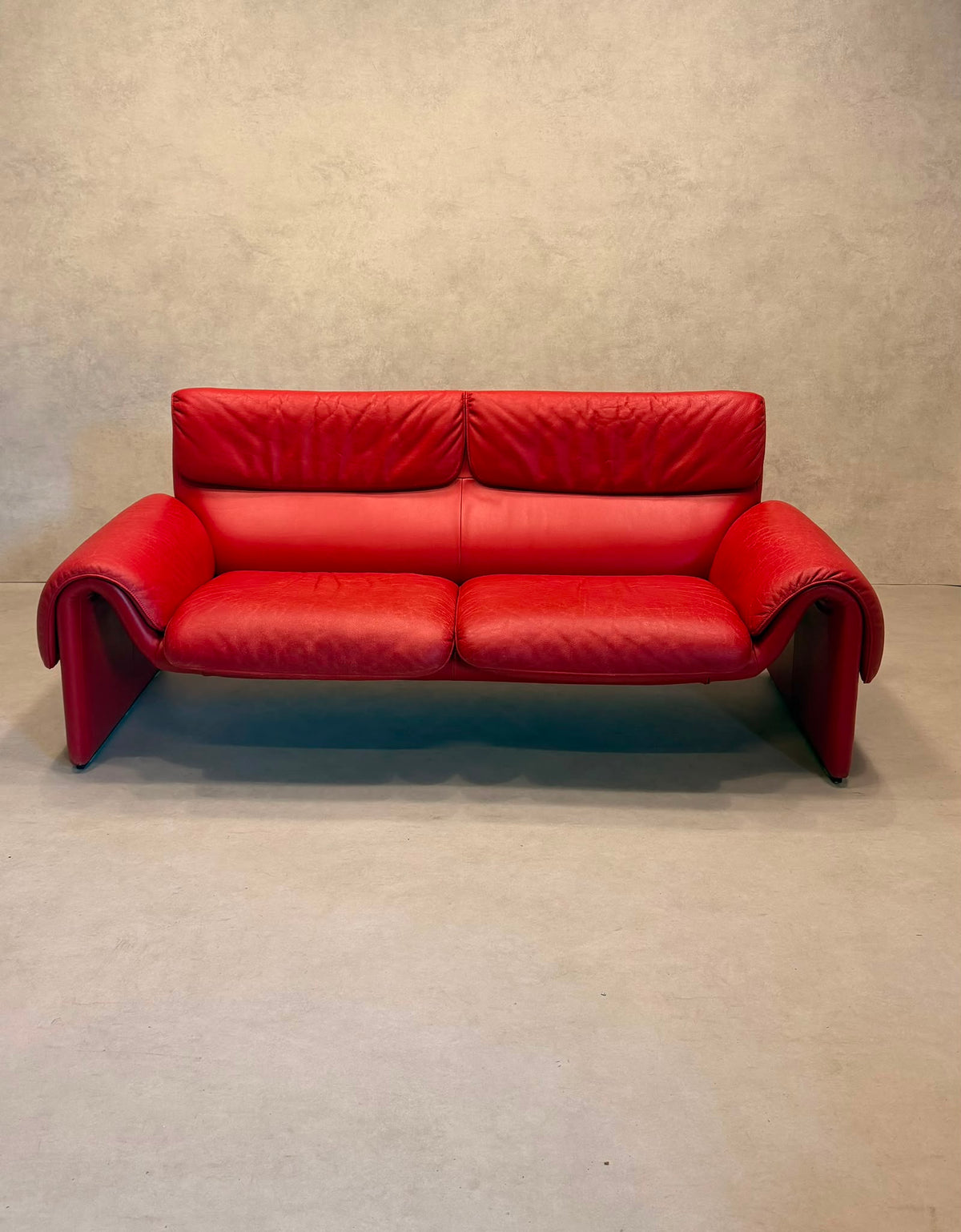 De Sede DS-2011 Ledersofa aus den 80`s in rot