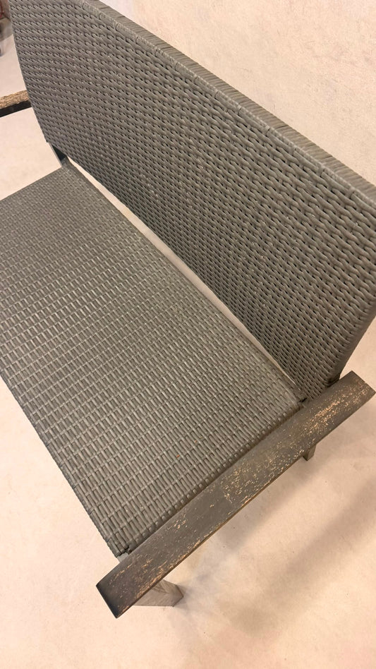 Polyrattan Gartenbank Grau 2-Sitzer Outdoor mit Holzarmlehne