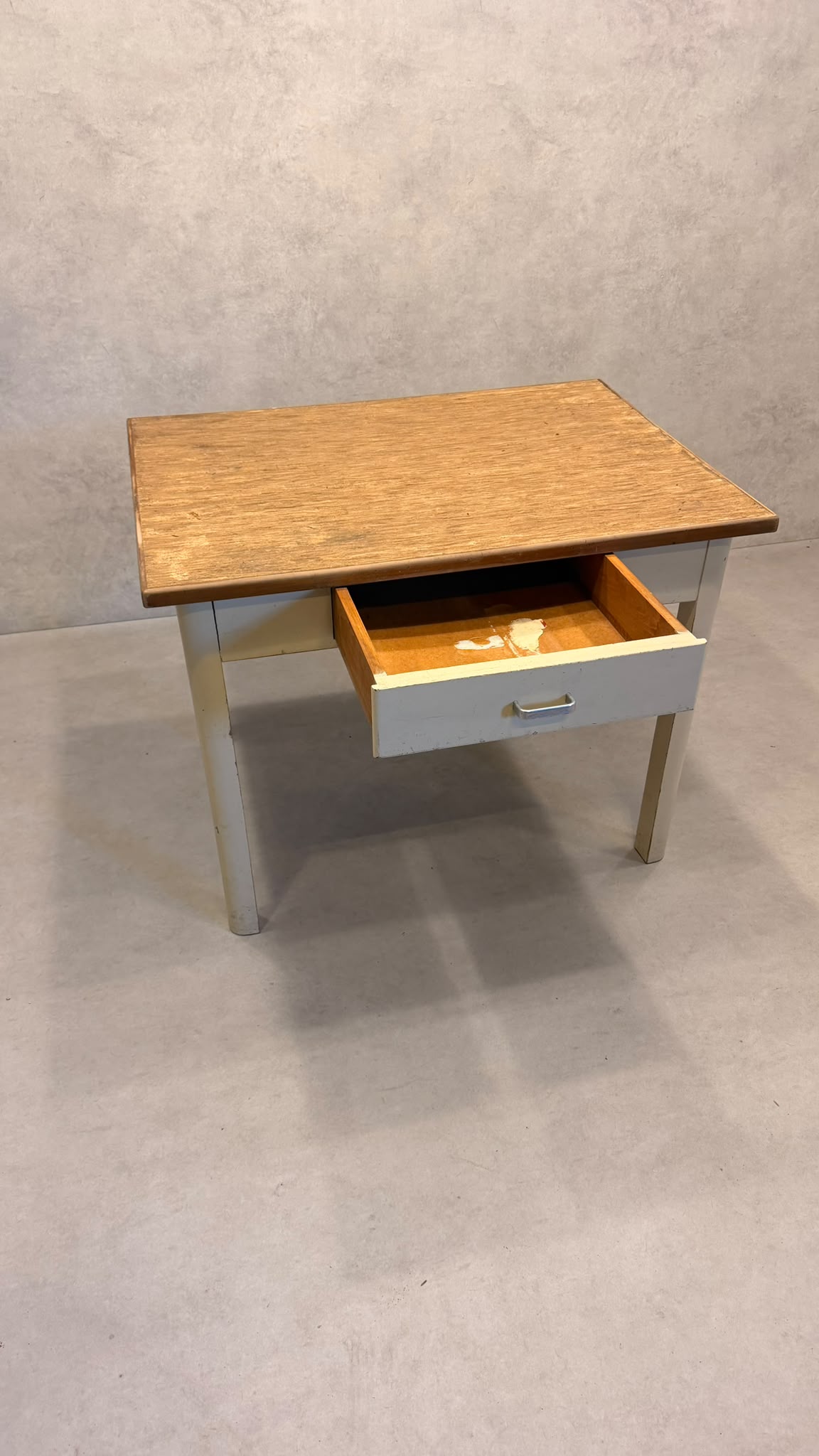 Vintage retro Tisch Küchentisch aus Holz mit Schublade
