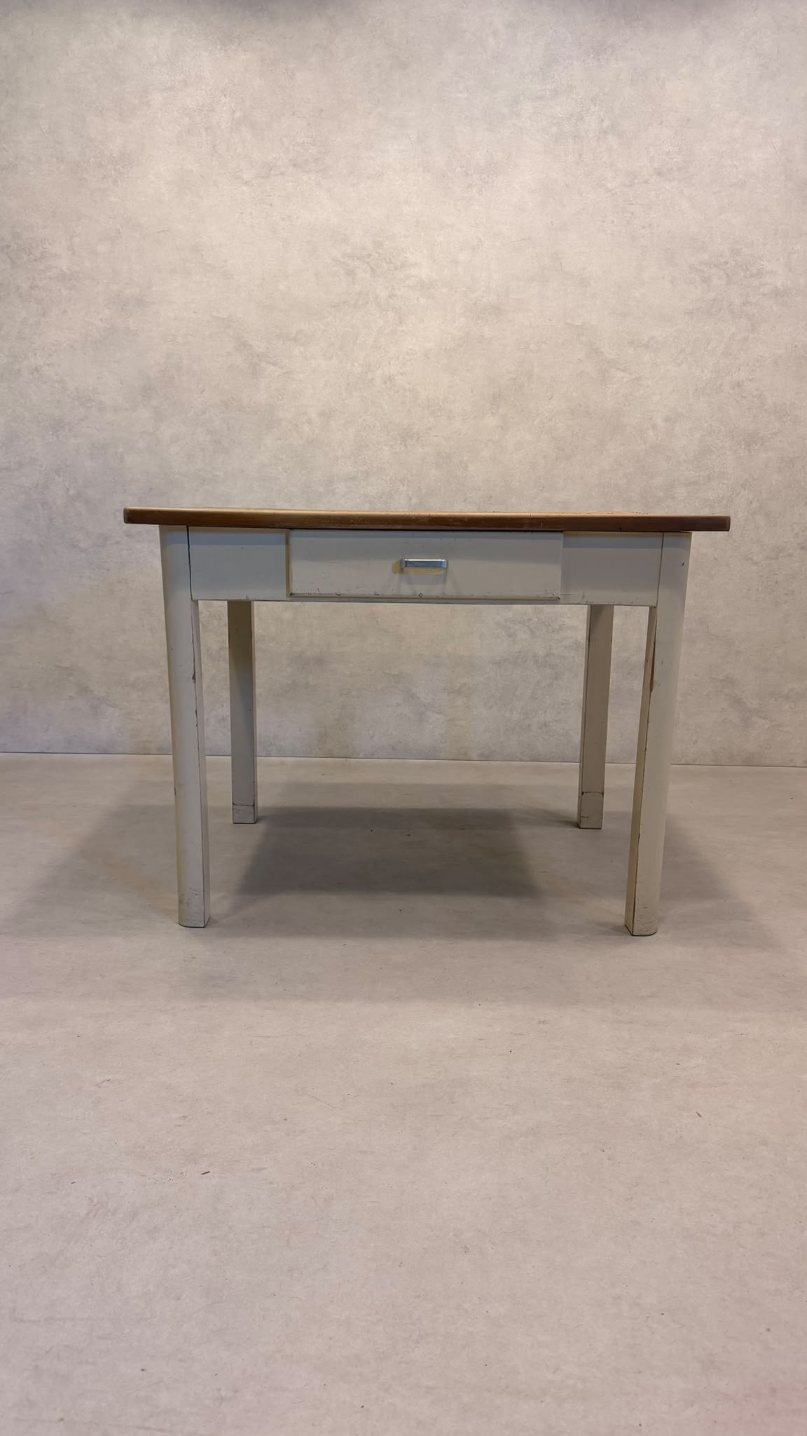 Vintage retro Tisch Küchentisch aus Holz mit Schublade