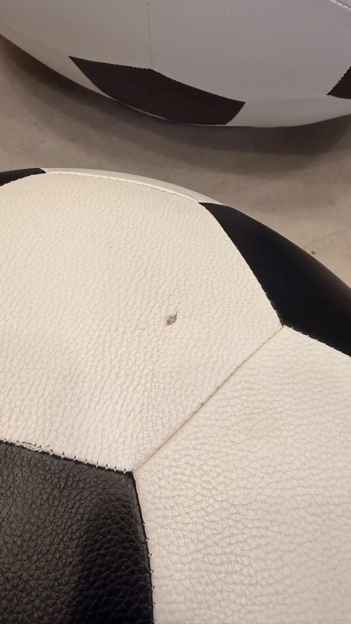 Design Fussball Sessel drehbar mit passendem Hocker