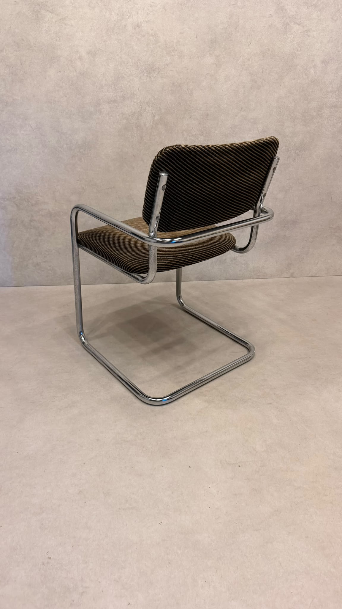 Vintage Bauhaus Freischwinger Sessel gepolstert