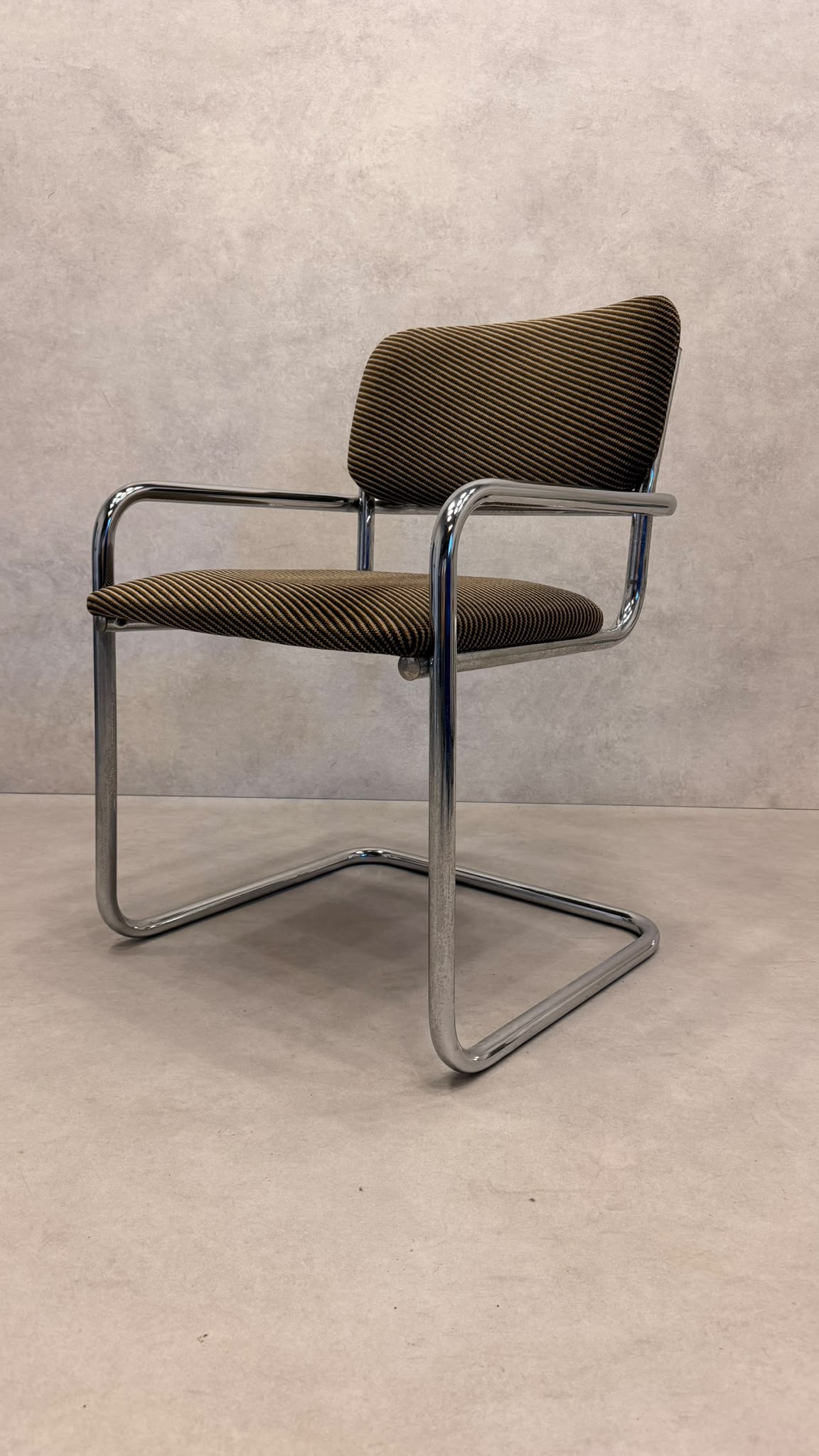Vintage Bauhaus Freischwinger Sessel gepolstert