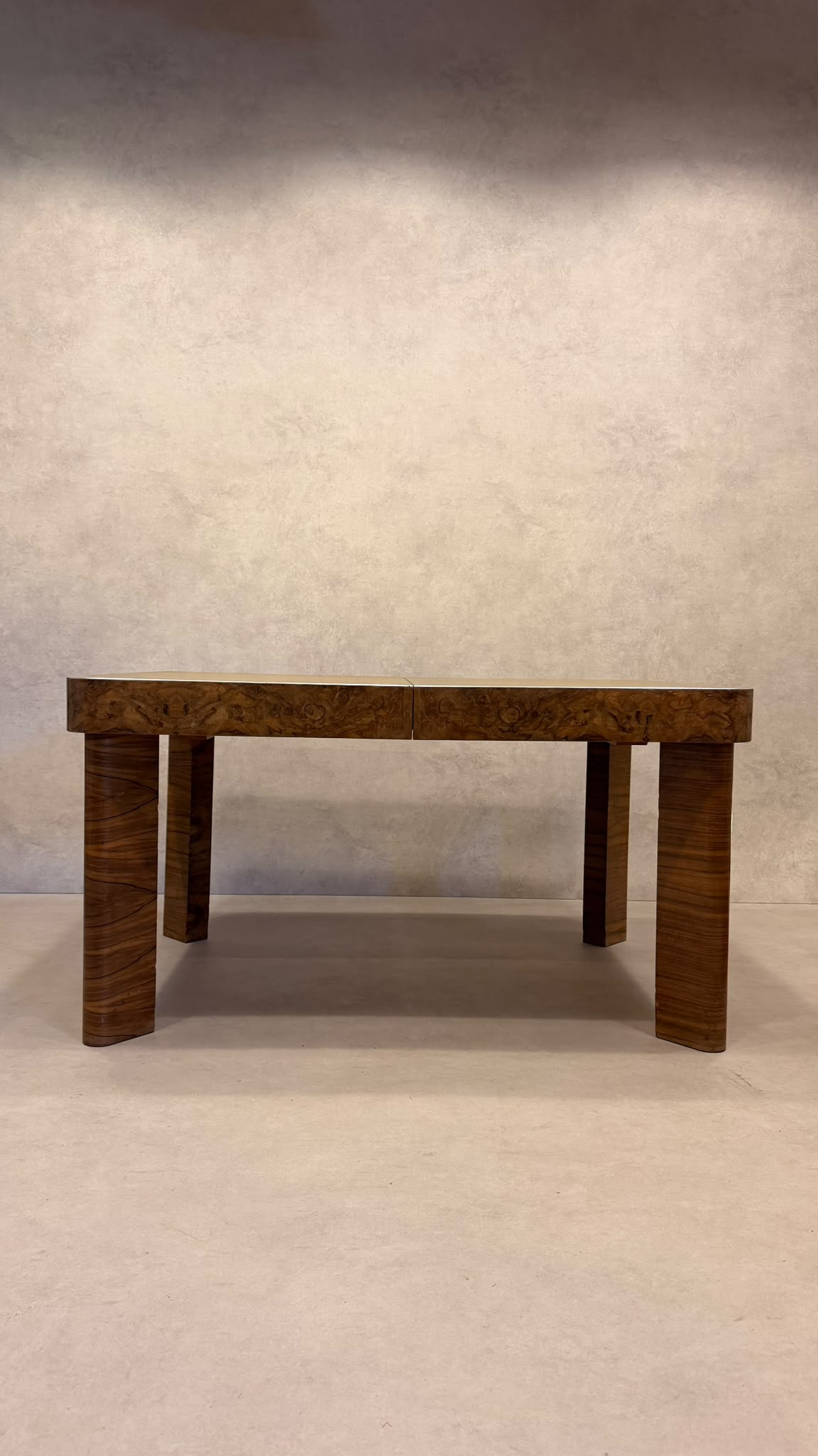 Vintage Art Deco Esstisch aus den 1930s Wurzelholz Design