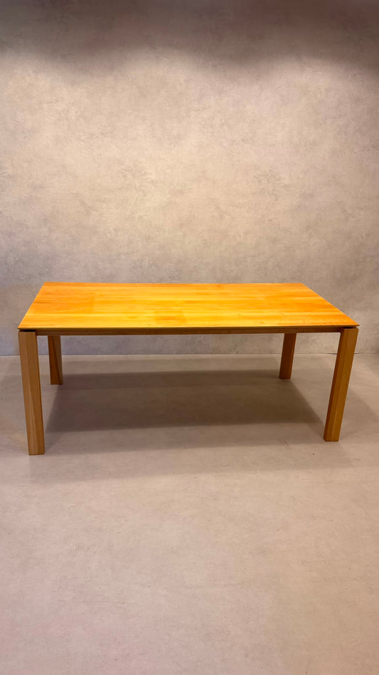 Skandinavischer Esstisch aus Eiche mit schwebender Optik