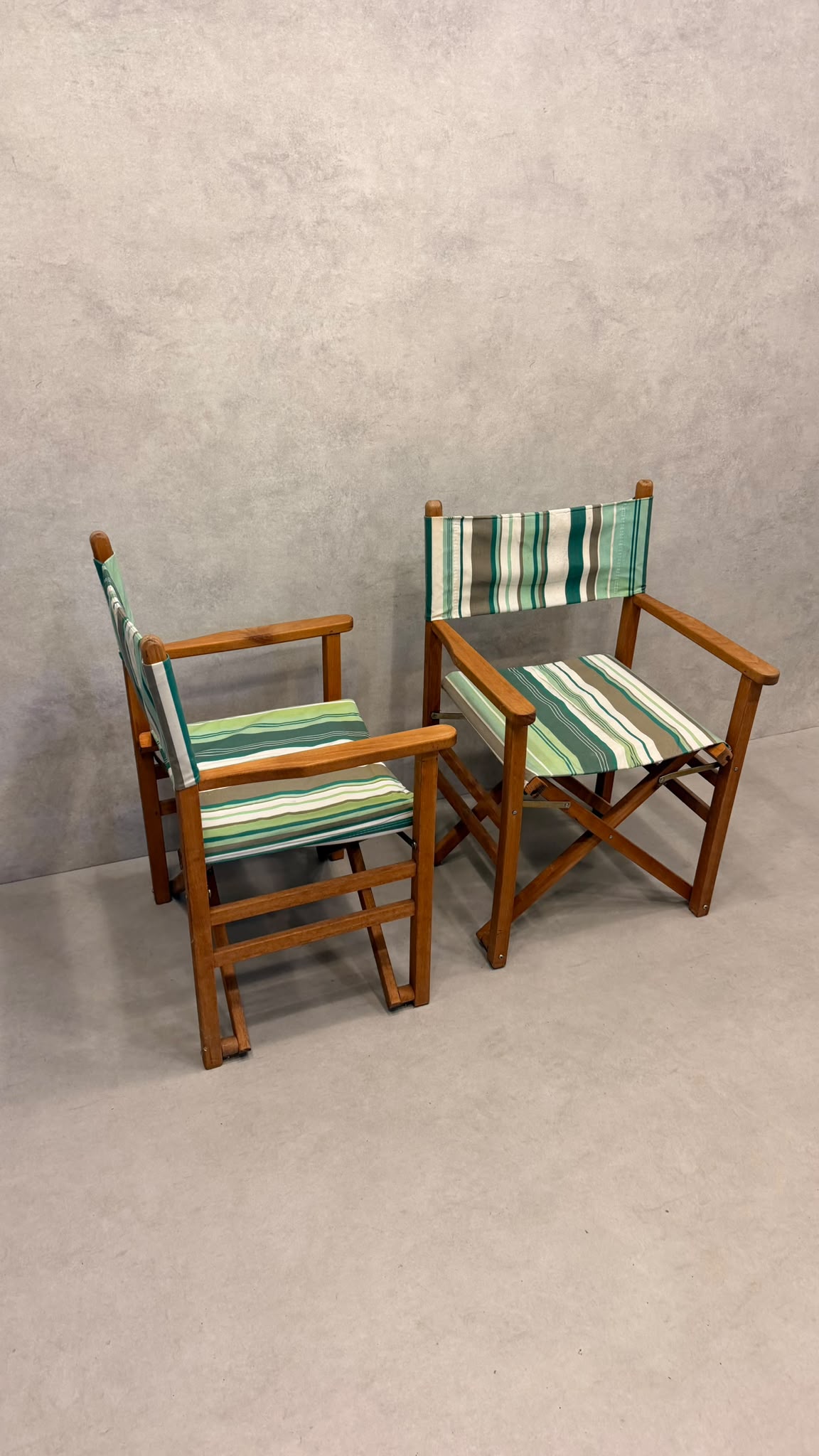 2er-Set Vintage Regiestühle aus nachhaltigem Echtholz