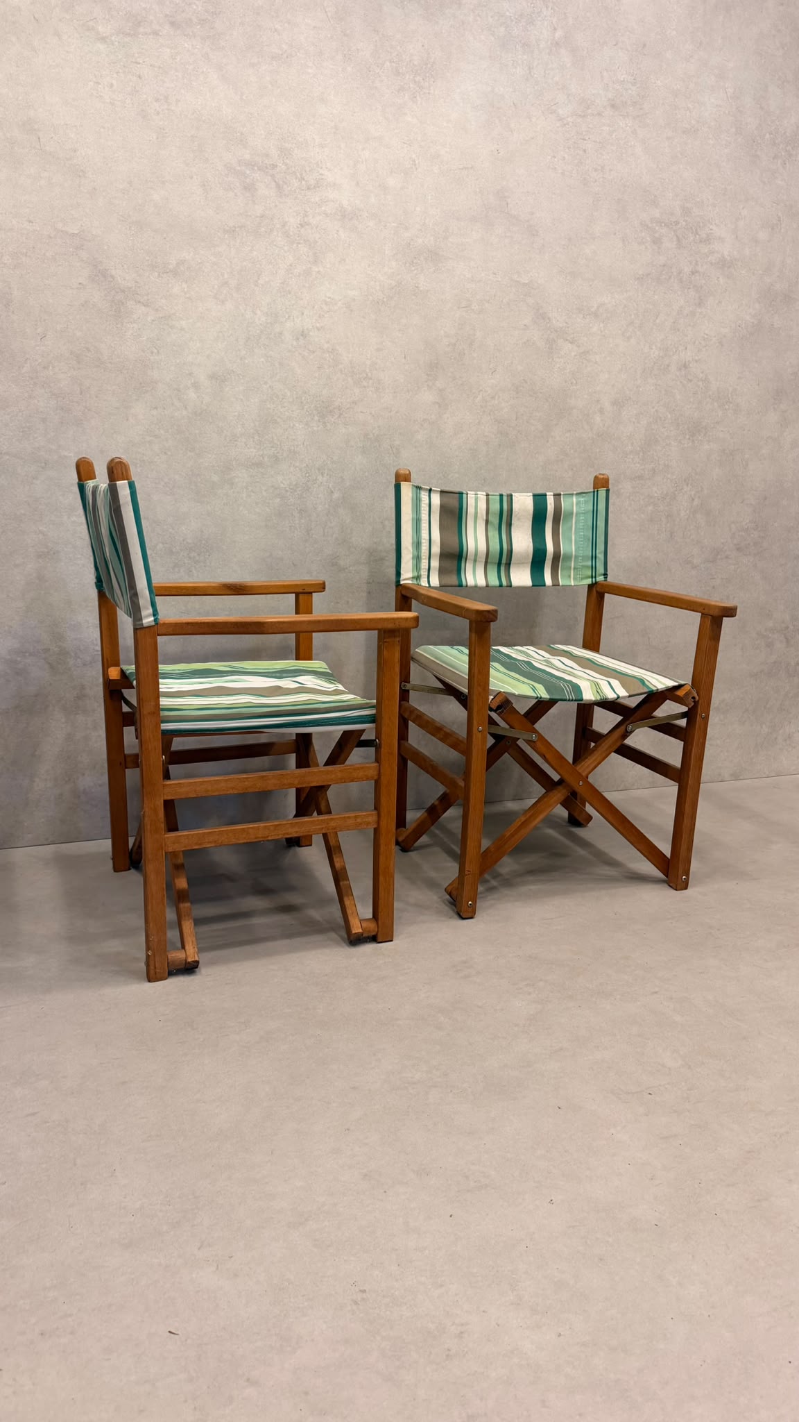 2er-Set Vintage Regiestühle aus nachhaltigem Echtholz