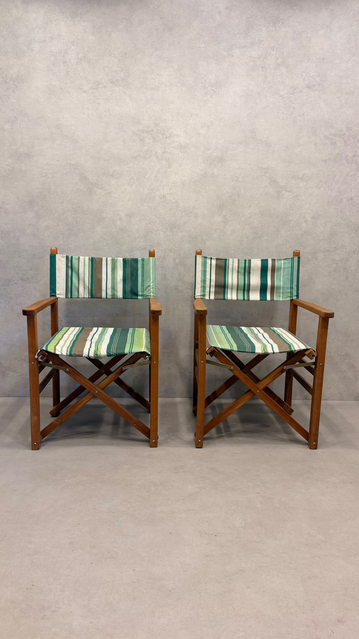 2er-Set Vintage Regiestühle aus nachhaltigem Echtholz